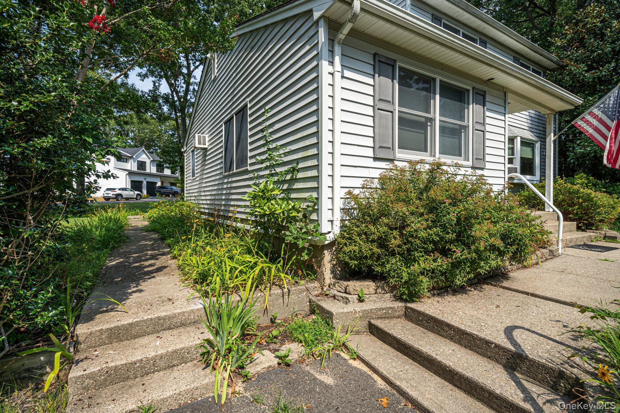 Single Family Oak Street  Suffolk County, NY 11720, MLS-1041087-5