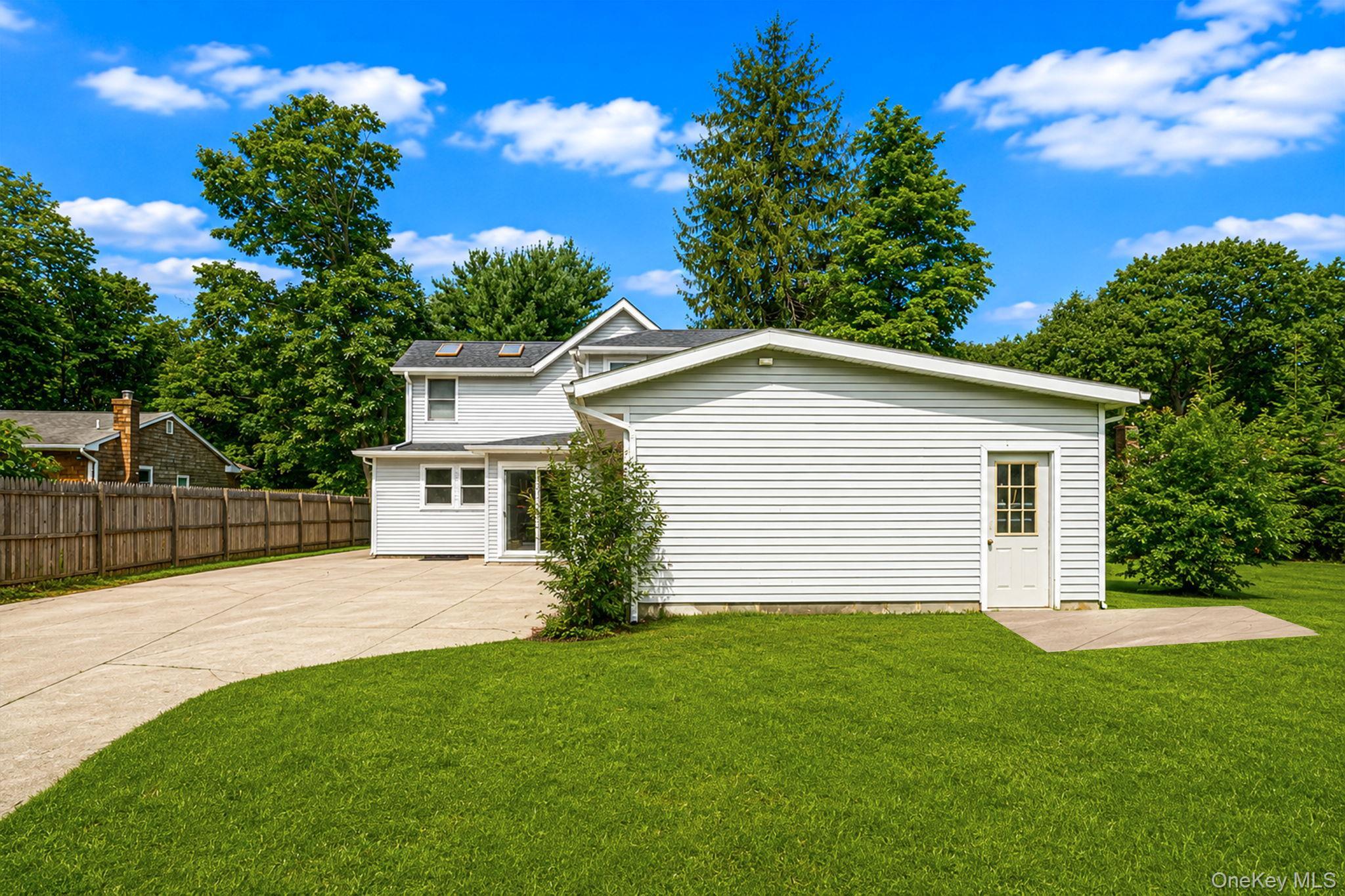 Single Family Oak Street  Suffolk County, NY 11763, MLS-1041110-8
