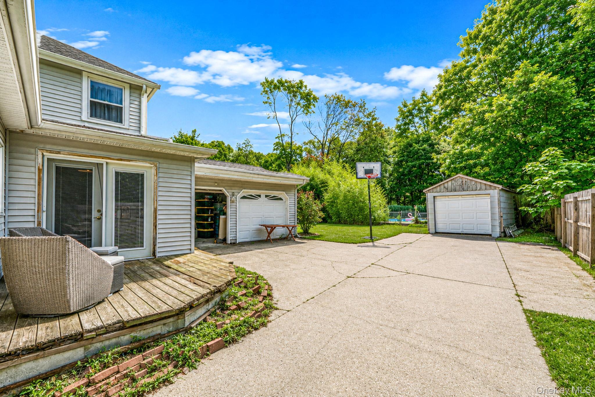 Single Family Oak Street  Suffolk County, NY 11763, MLS-1041110-9