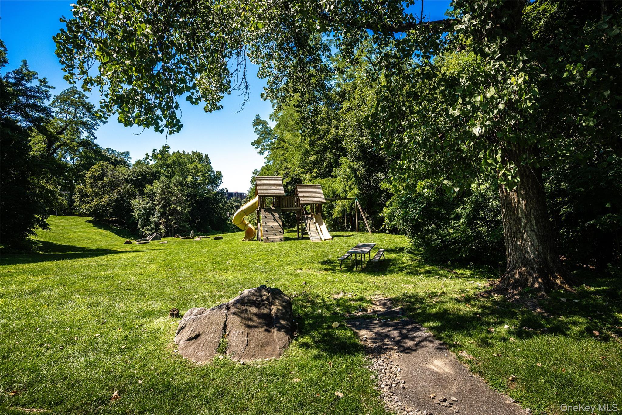 Single Family Davids Lane Westchester County, NY 10562, MLS-1041117-16