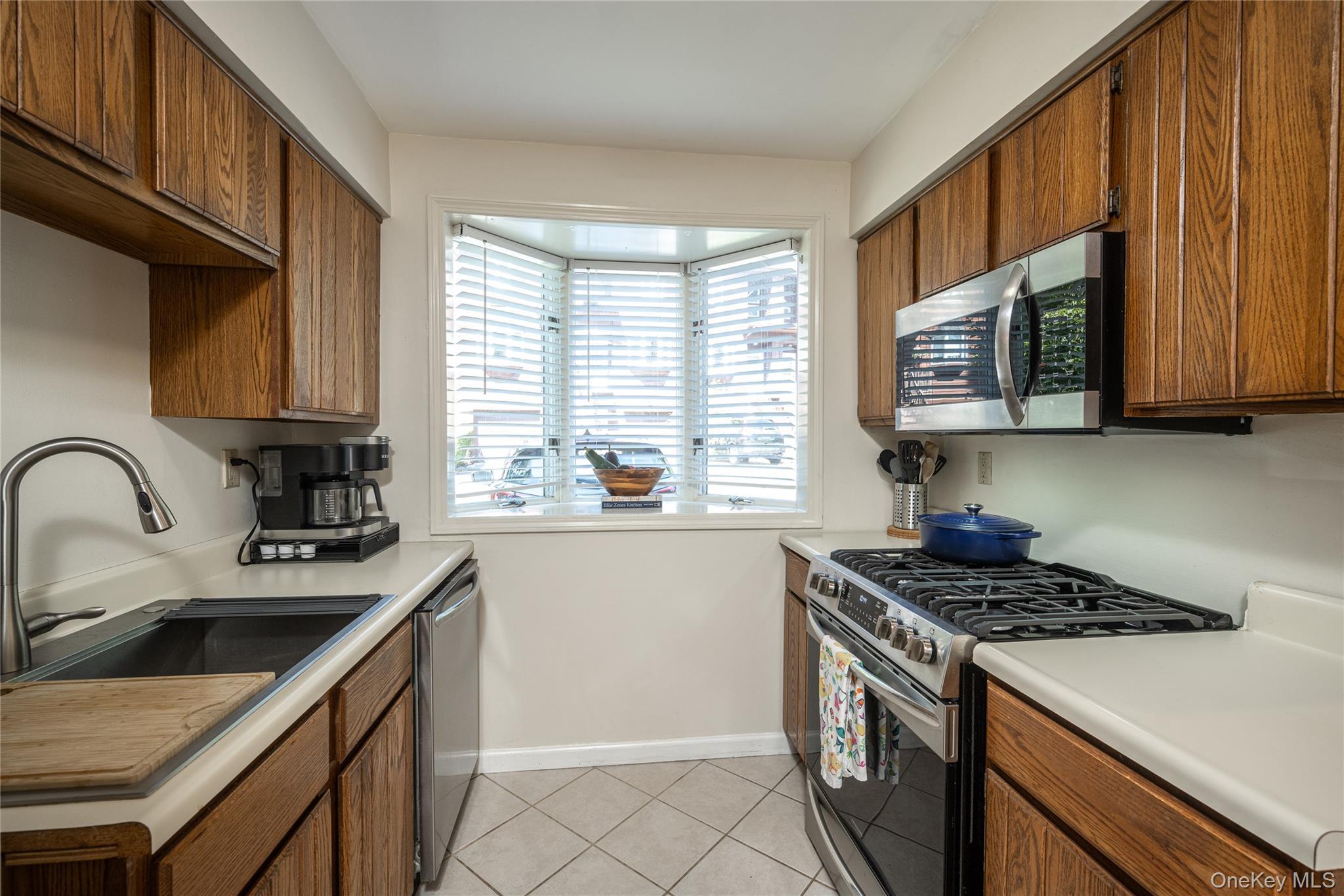 Single Family Davids Lane Westchester County, NY 10562, MLS-1041117-6