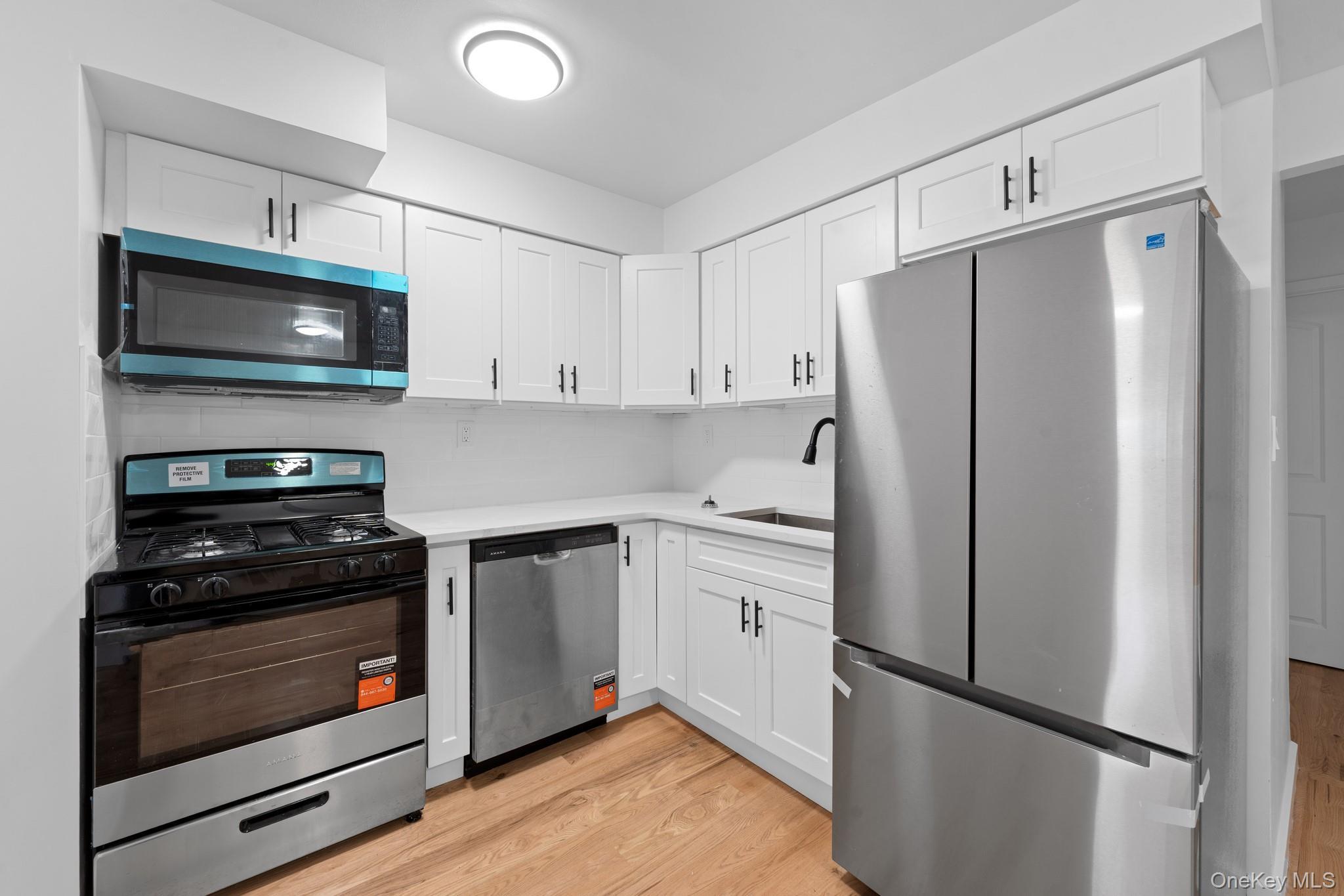 Single Family Ely Avenue Bronx, NY 10466, MLS-1041150-3