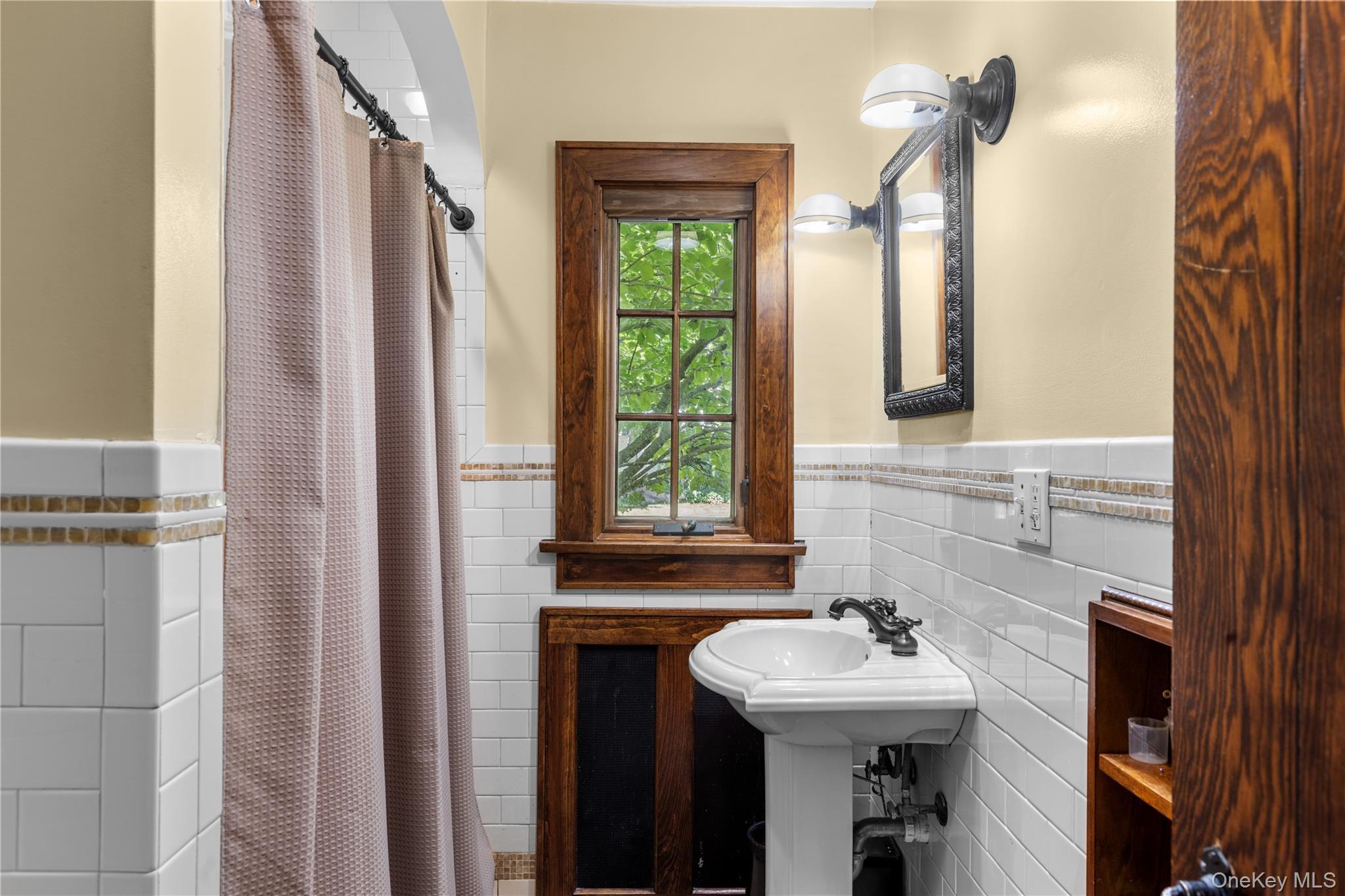 Single Family Merritts Pond Road Suffolk County, NY 11901, MLS-1041164-19