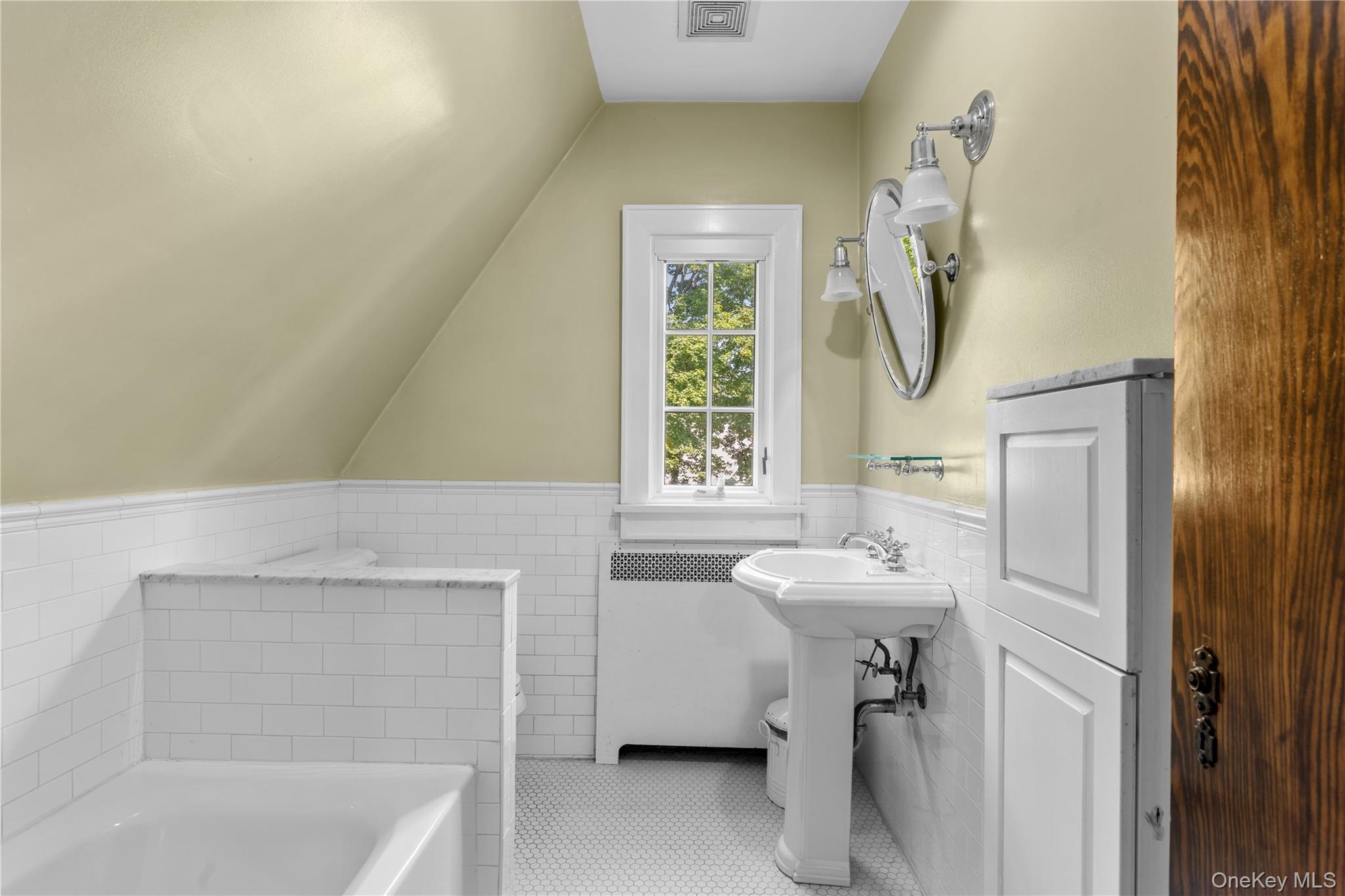 Single Family Merritts Pond Road Suffolk County, NY 11901, MLS-1041164-20