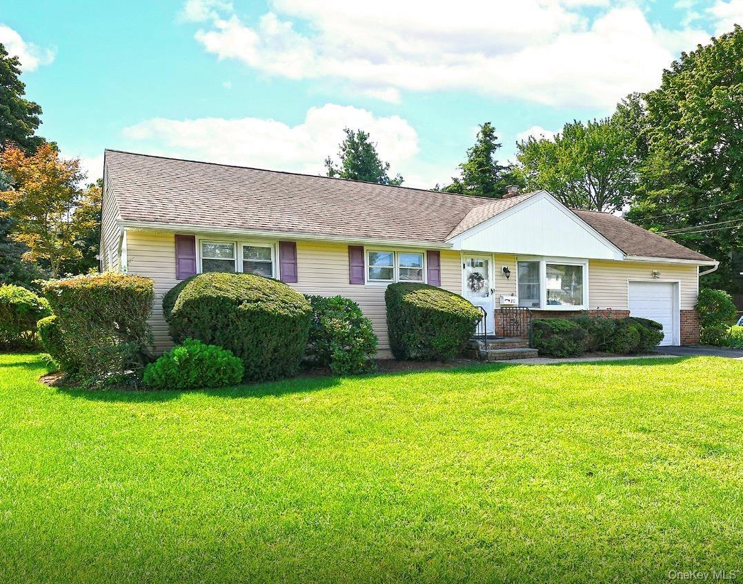 Single Family Sprucetree Lane Suffolk County, NY 11746, MLS-1041196-2