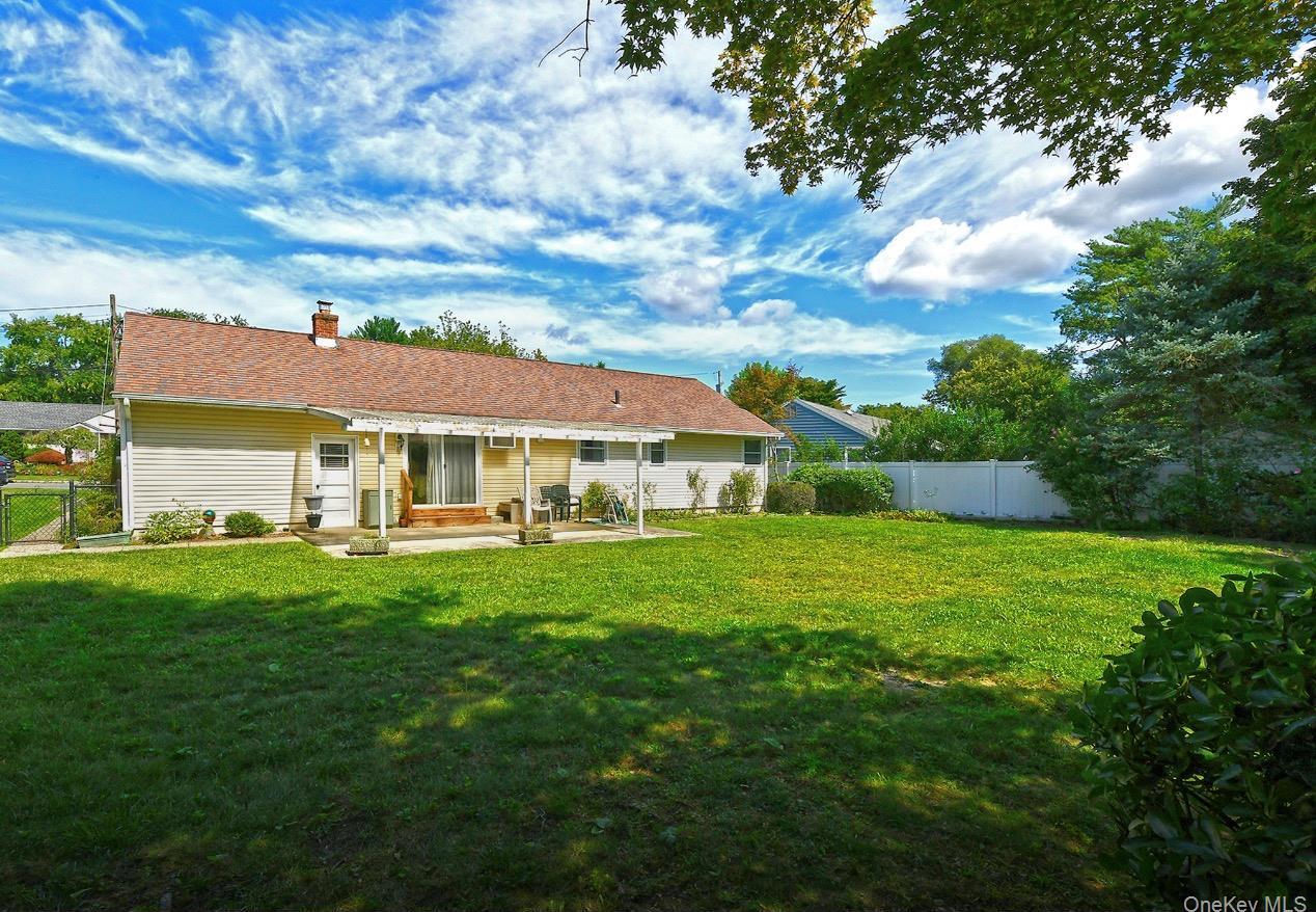 Single Family Sprucetree Lane Suffolk County, NY 11746, MLS-1041196-20