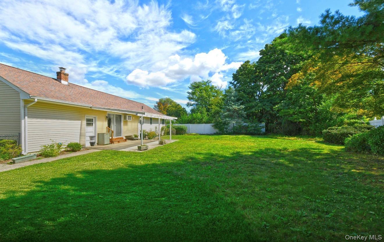 Single Family Sprucetree Lane Suffolk County, NY 11746, MLS-1041196-21