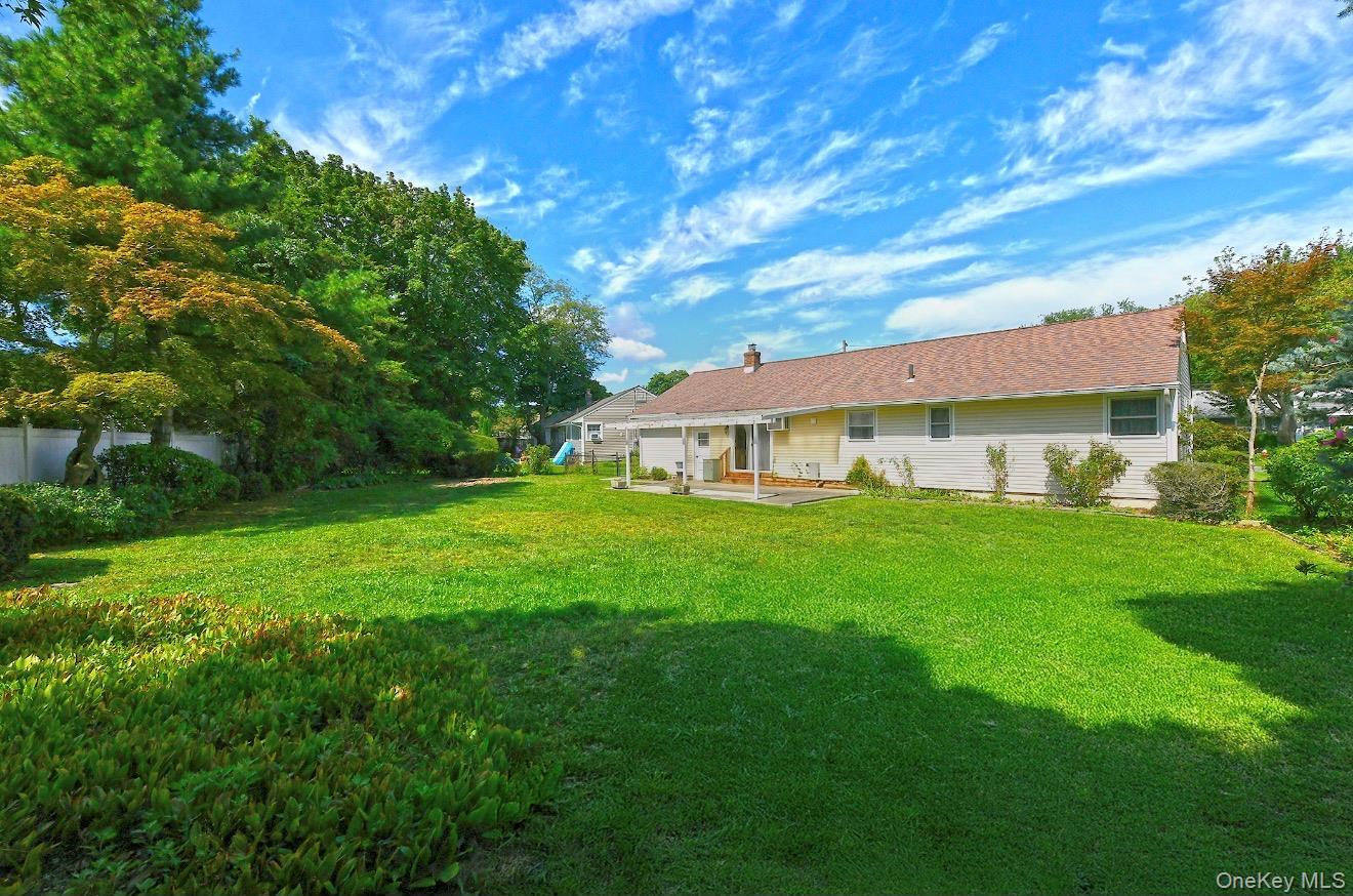 Single Family Sprucetree Lane Suffolk County, NY 11746, MLS-1041196-22