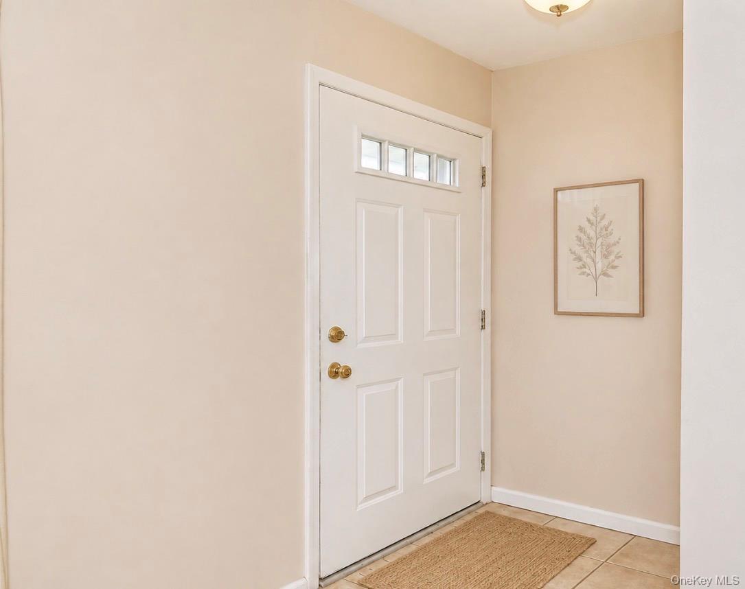 Single Family Sprucetree Lane Suffolk County, NY 11746, MLS-1041196-3