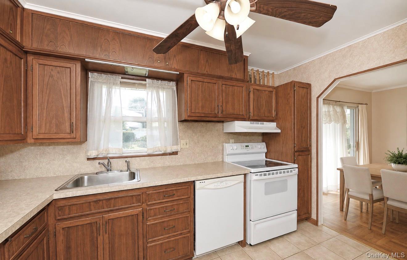 Single Family Sprucetree Lane Suffolk County, NY 11746, MLS-1041196-7