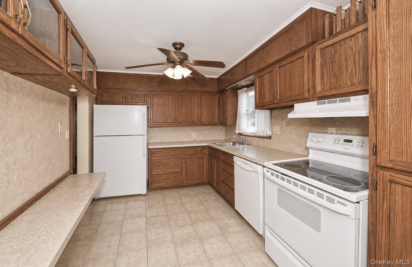 Single Family Sprucetree Lane Suffolk County, NY 11746, MLS-1041196-8