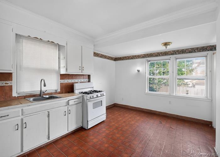 Single Family Victory Boulevard  Staten Island, NY 10301, MLS-1041254-8