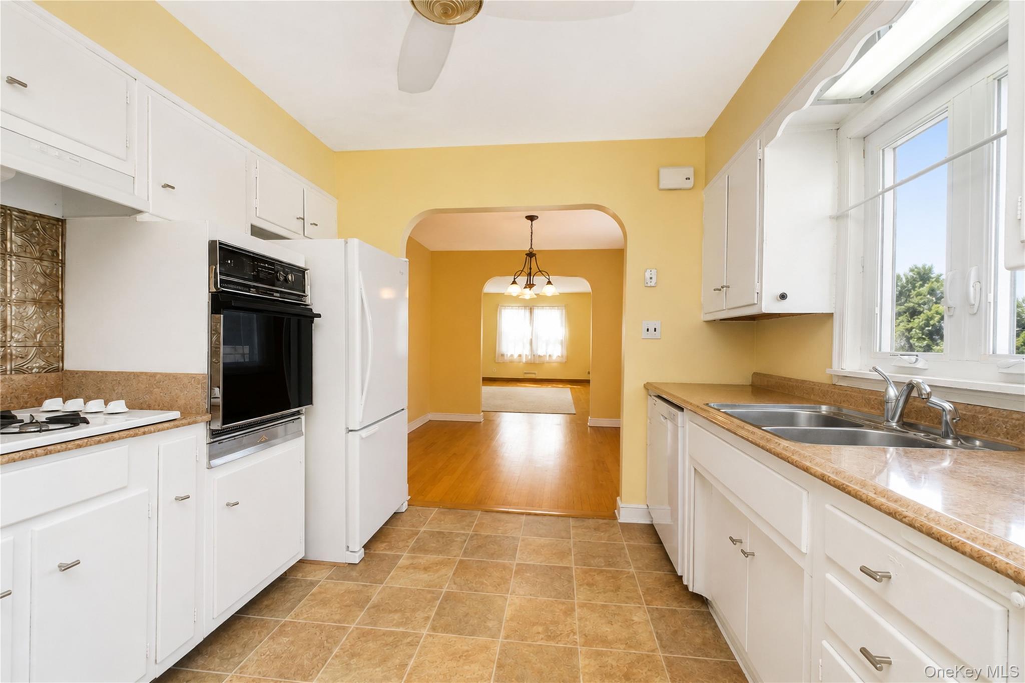 Single Family Amboy Road  Staten Island, NY 10308, MLS-1041255-11