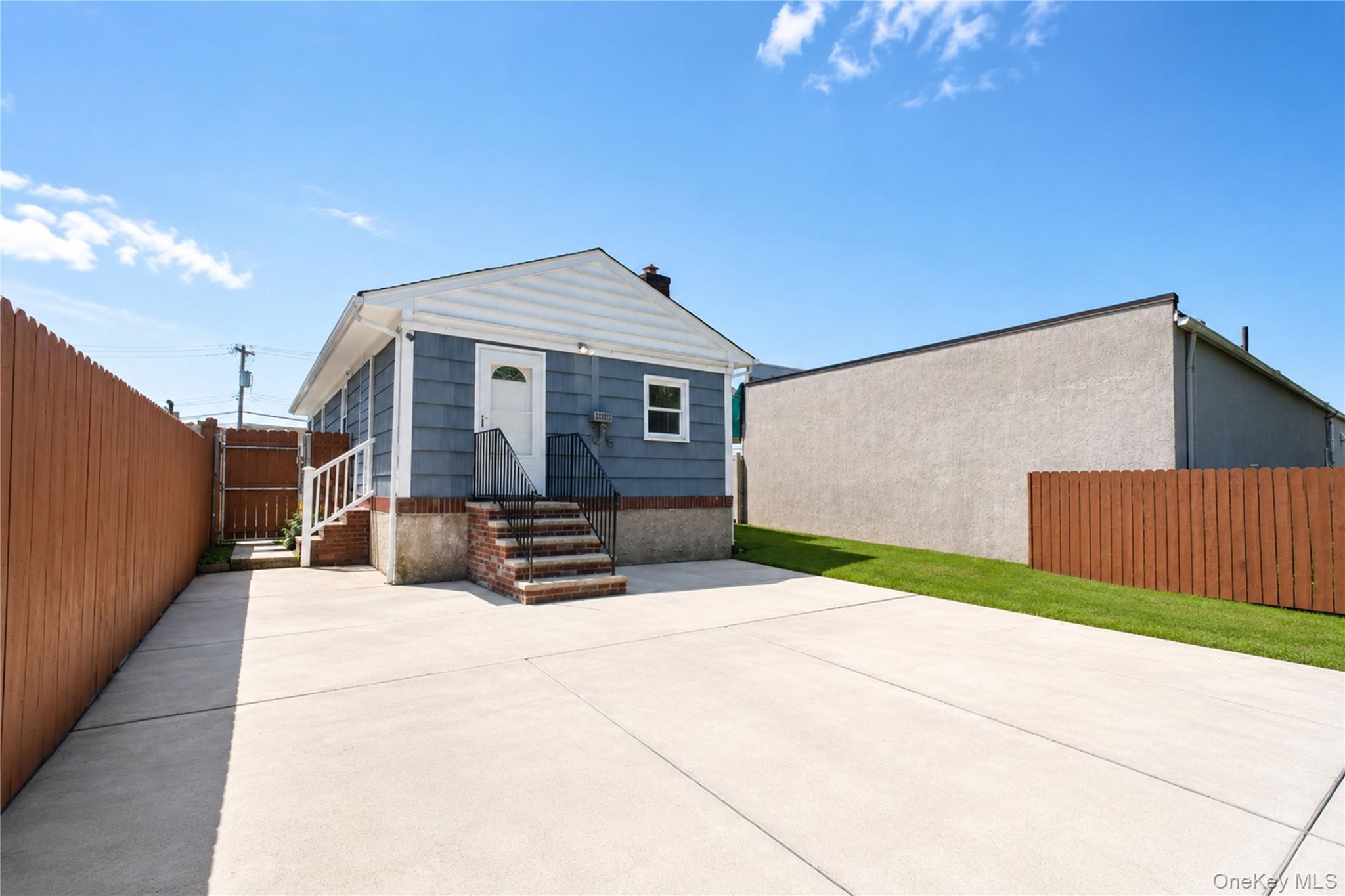 Single Family Amboy Road  Staten Island, NY 10308, MLS-1041255-2