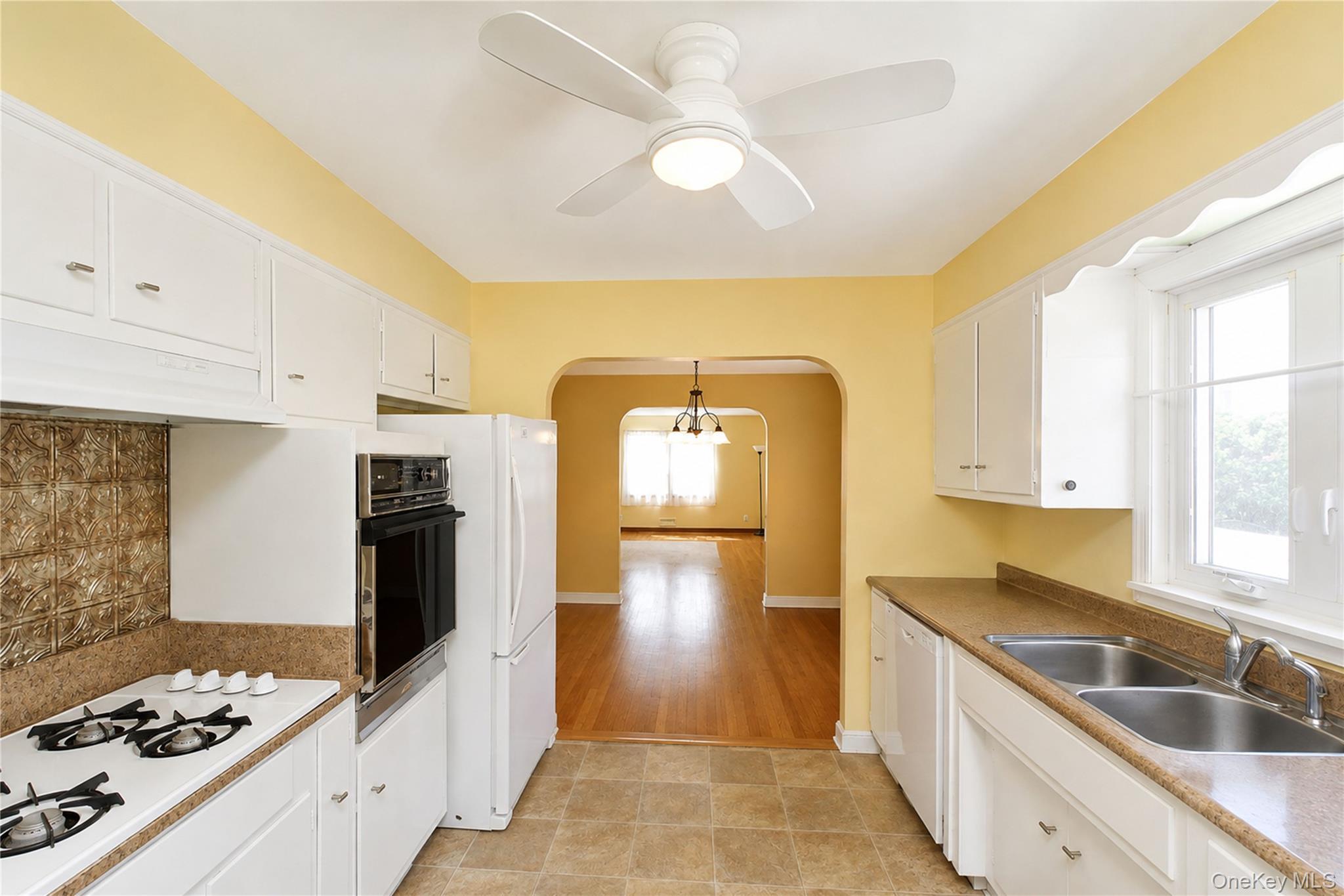 Single Family Amboy Road  Staten Island, NY 10308, MLS-1041255-7