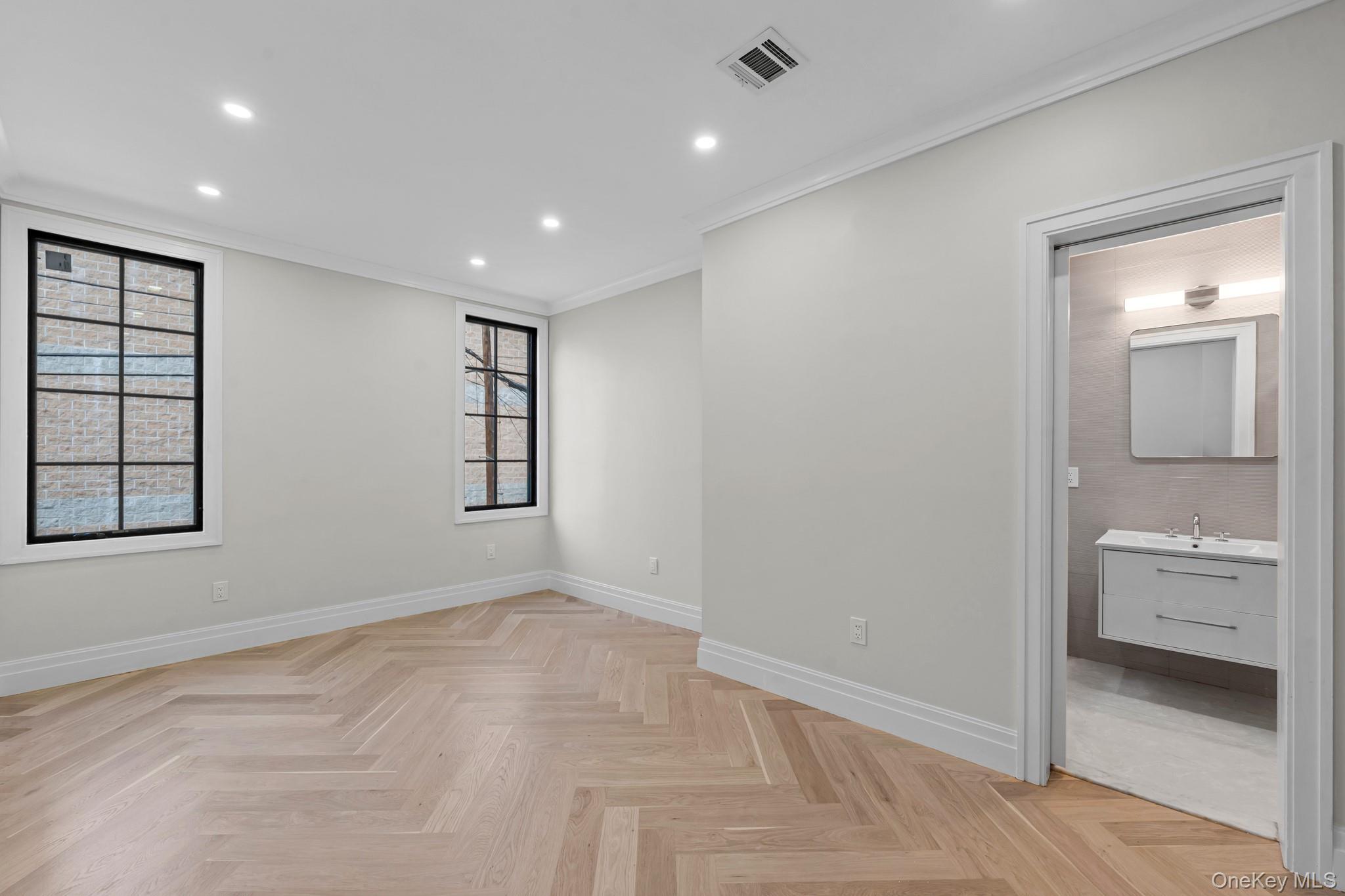 Single Family 27th Street Queens, NY 11101, MLS-1041269-9