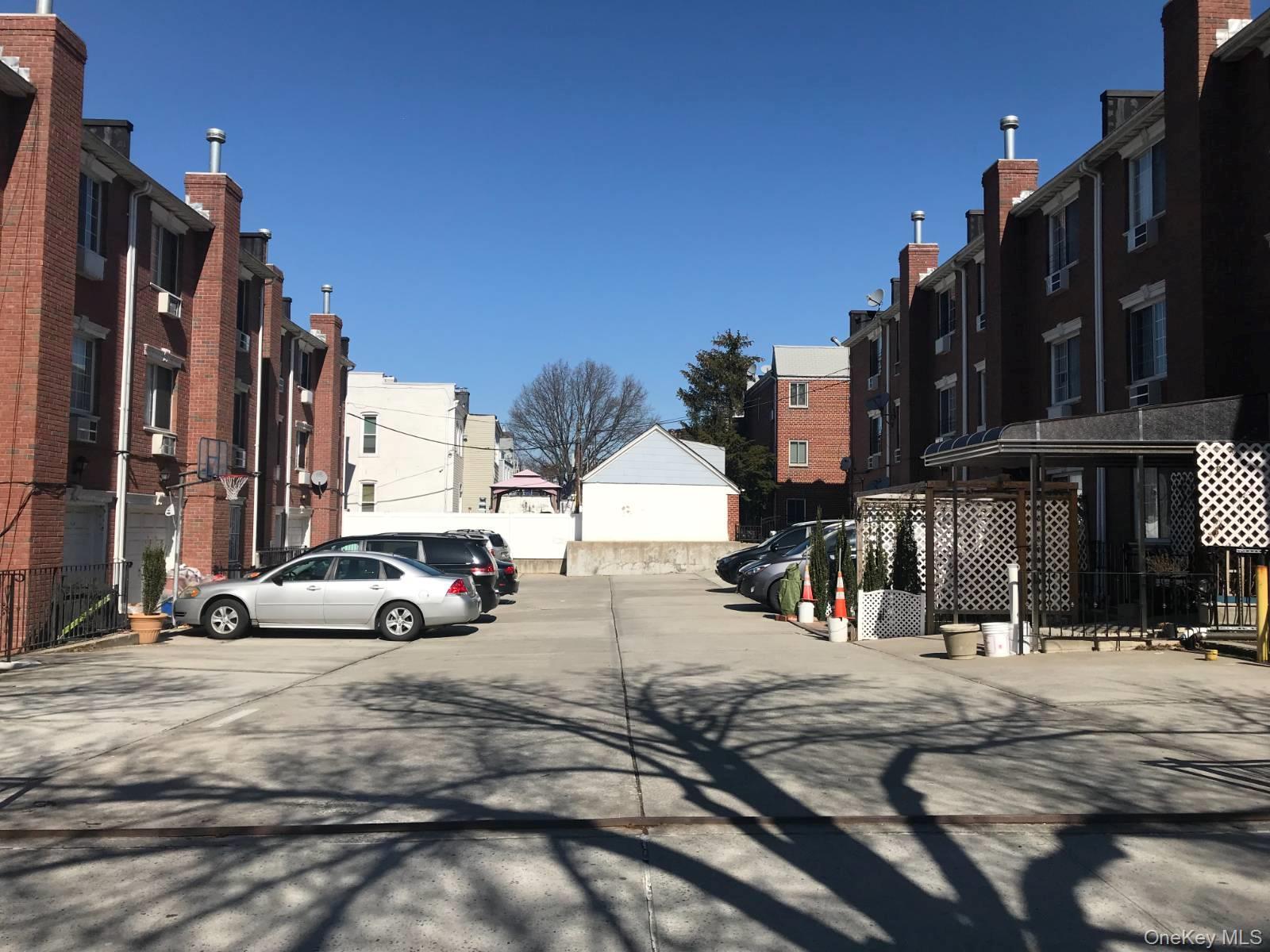 Single Family 82nd Street  Queens, NY 11385, MLS-1041276-16