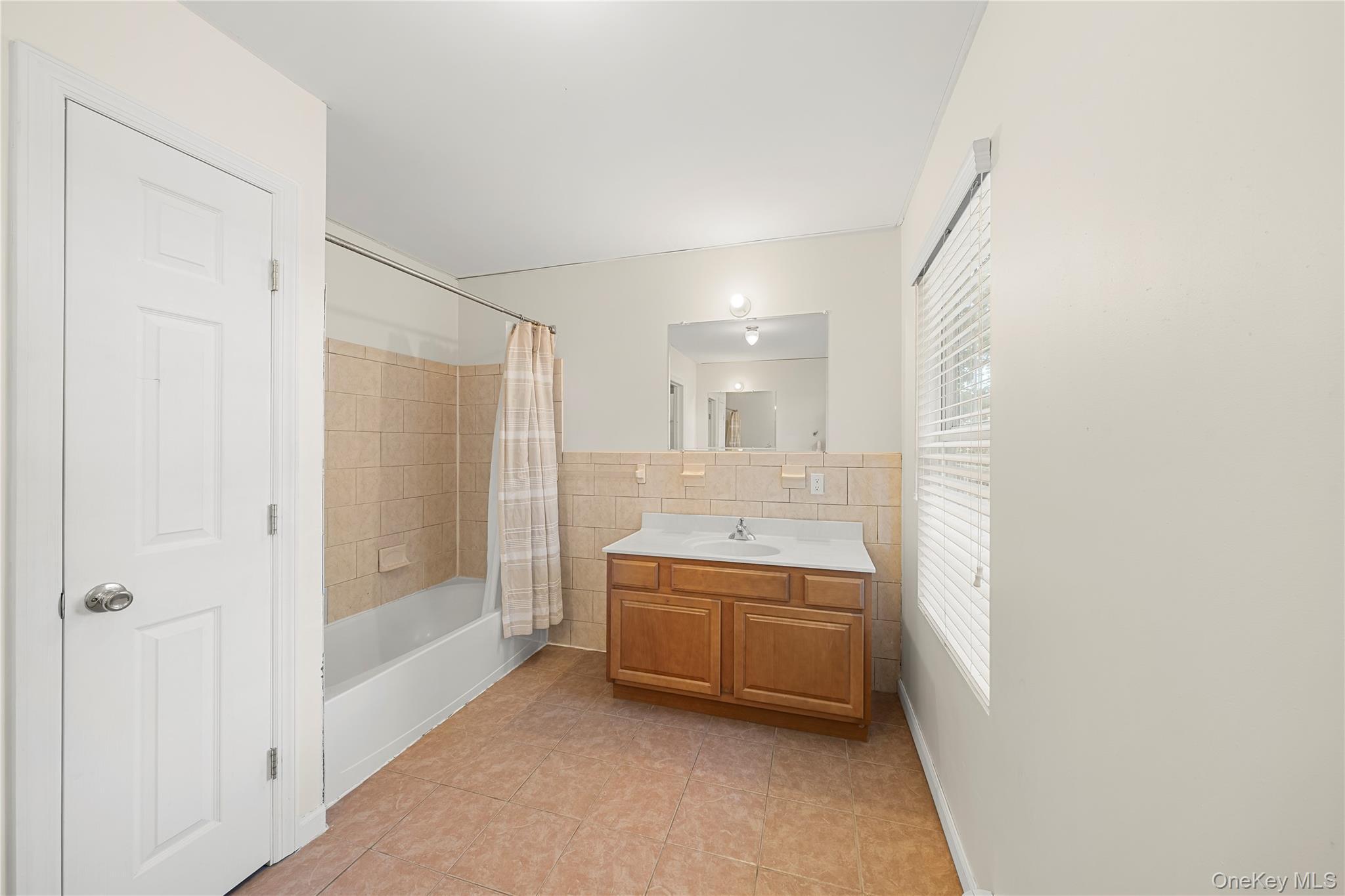 Single Family Dawn Drive  Suffolk County, NY 11967, MLS-1041291-32