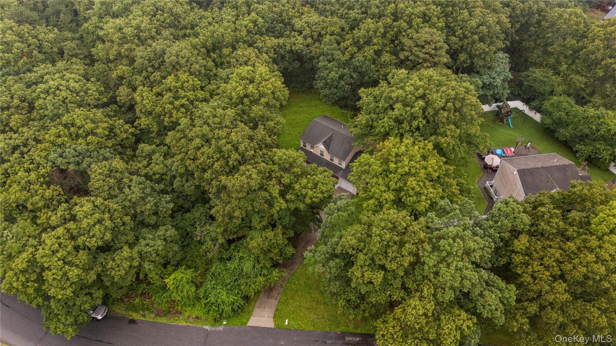 Single Family Dawn Drive  Suffolk County, NY 11967, MLS-1041291-4
