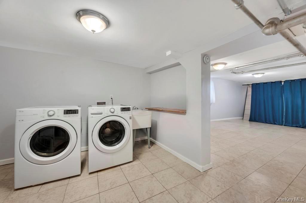Single Family Eliot Avenue  Queens, NY 11379, MLS-1041311-31