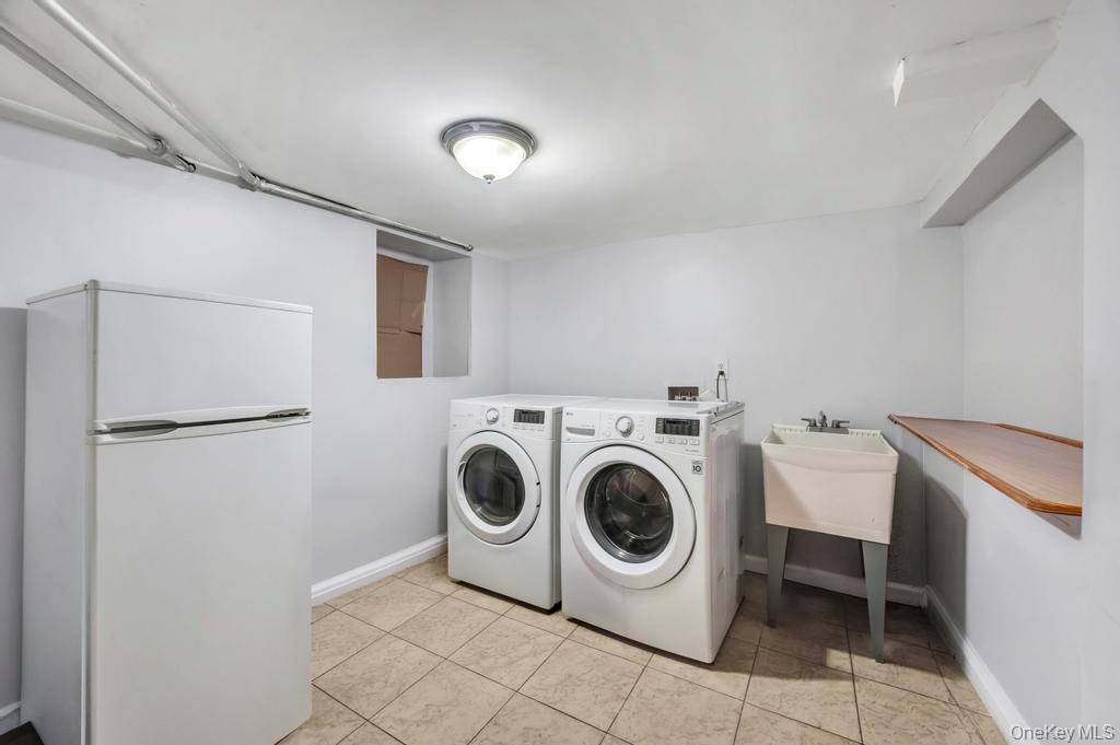 Single Family Eliot Avenue  Queens, NY 11379, MLS-1041311-33