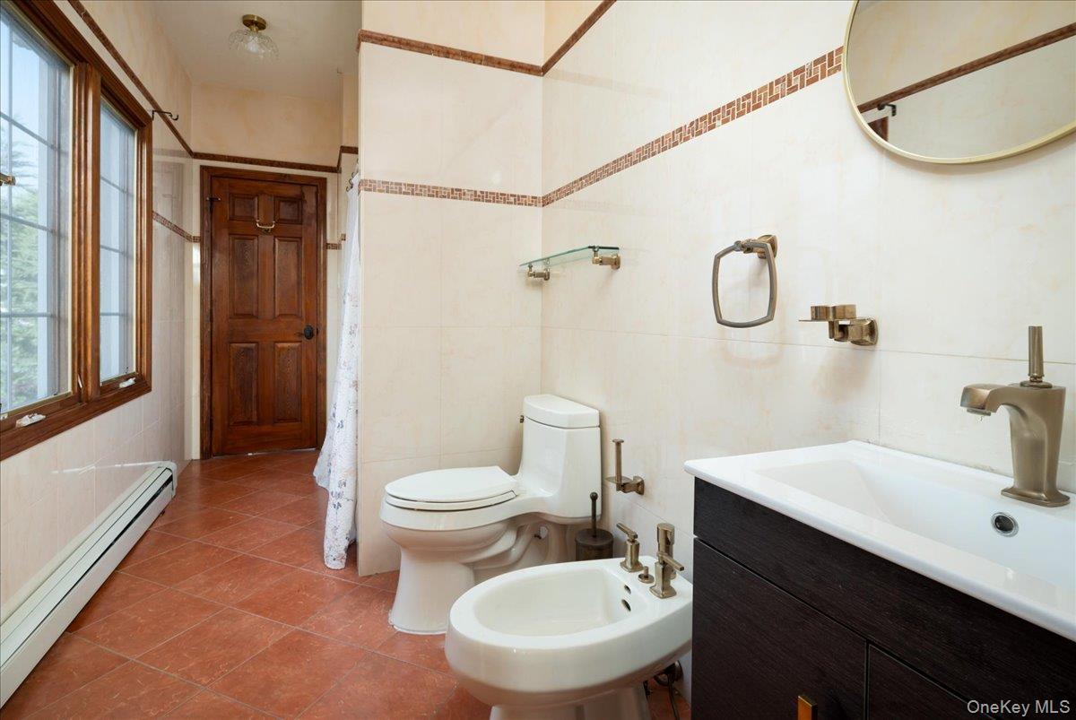 Single Family Judith Drive Nassau County, NY 11710, MLS-1041329-16