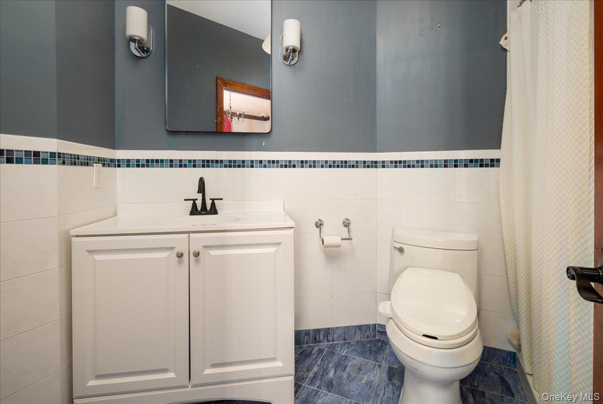 Single Family Judith Drive Nassau County, NY 11710, MLS-1041329-17