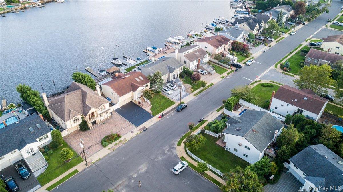 Single Family Judith Drive Nassau County, NY 11710, MLS-1041329-35