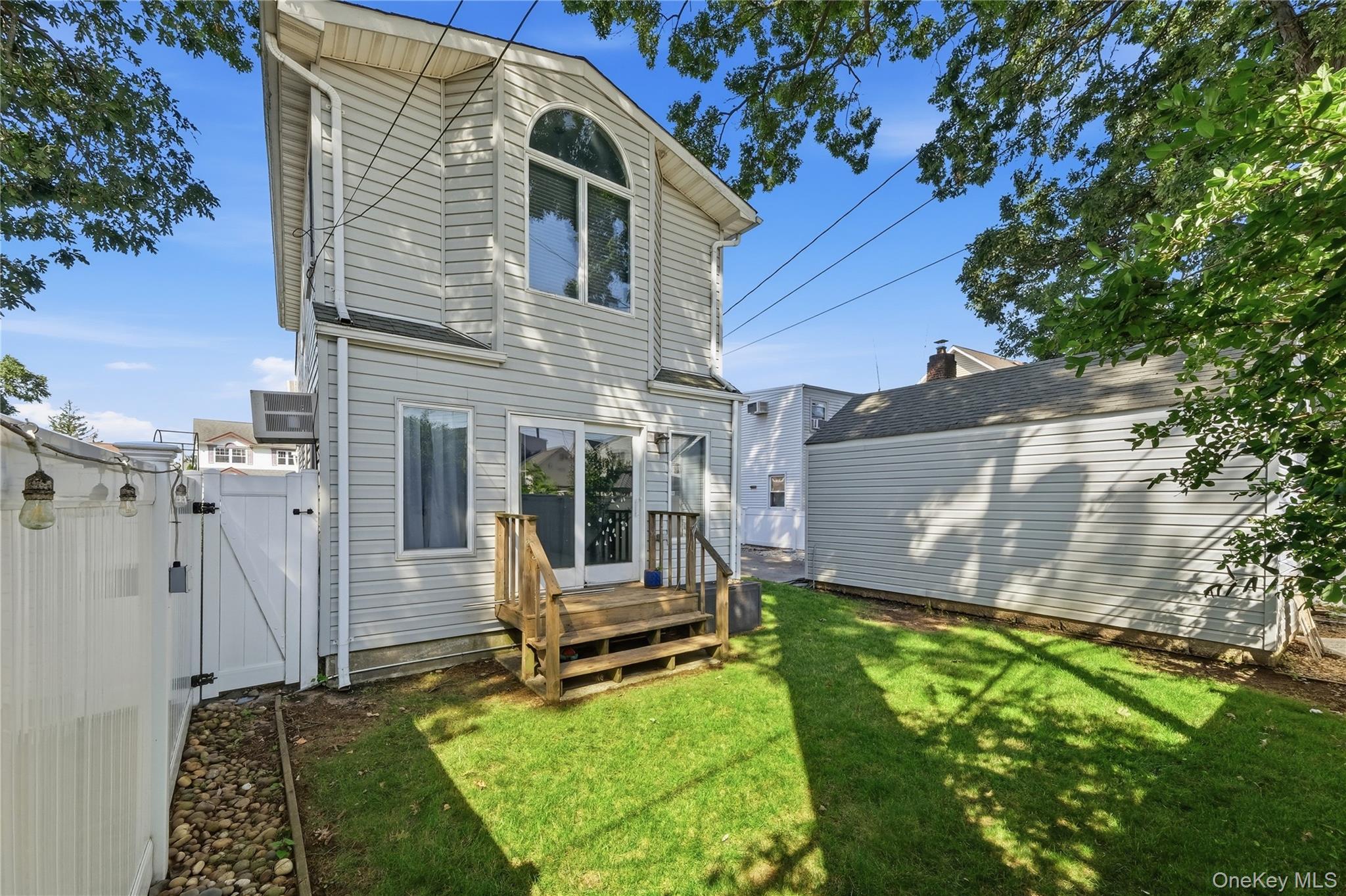 Single Family Stuart Road Nassau County, NY 11581, MLS-1041342-25