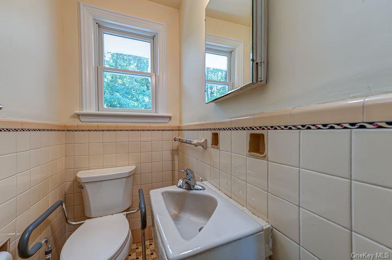 Single Family Laurel Lane Suffolk County, NY 11777, MLS-1041354-16