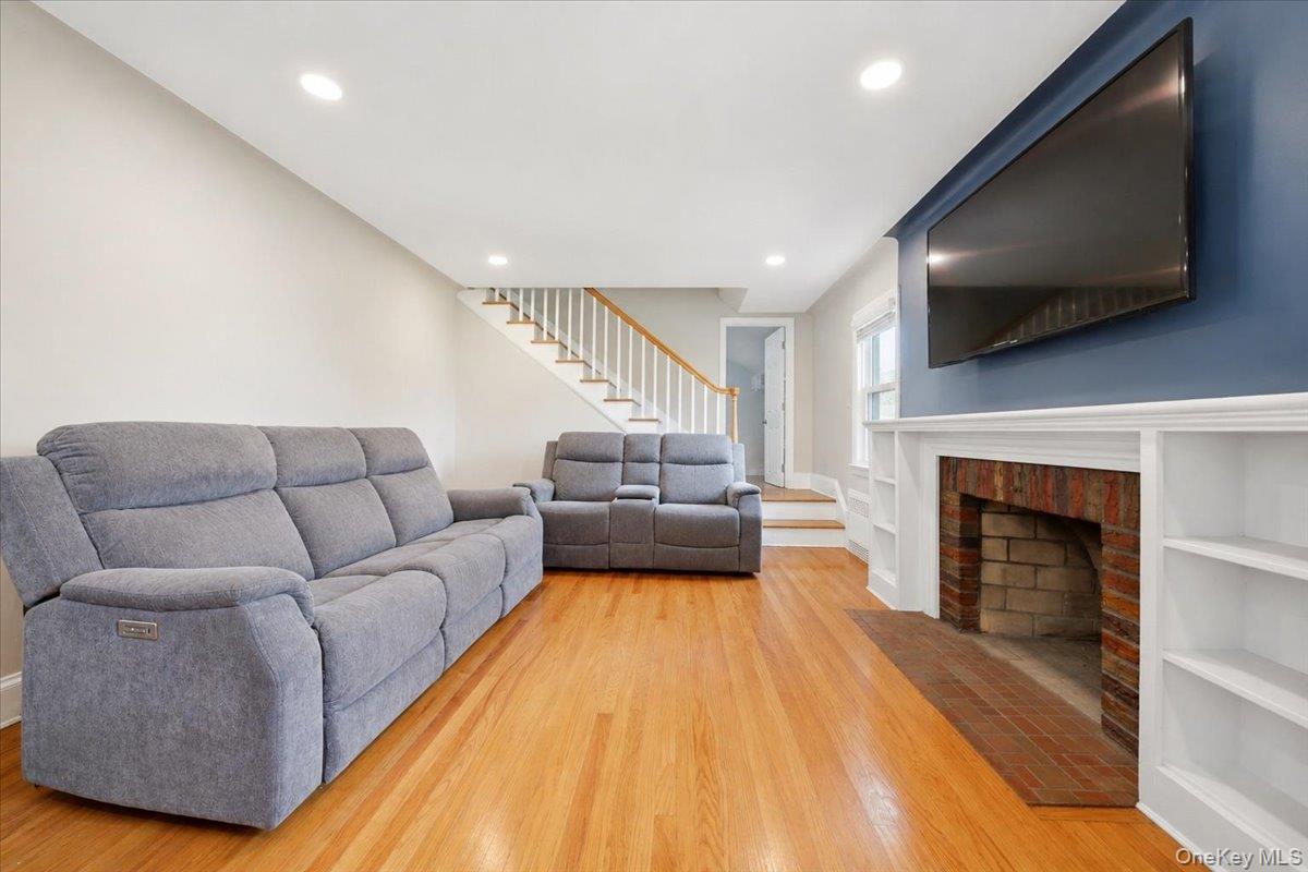 Single Family Union Street Nassau County, NY 11520, MLS-1041434-16