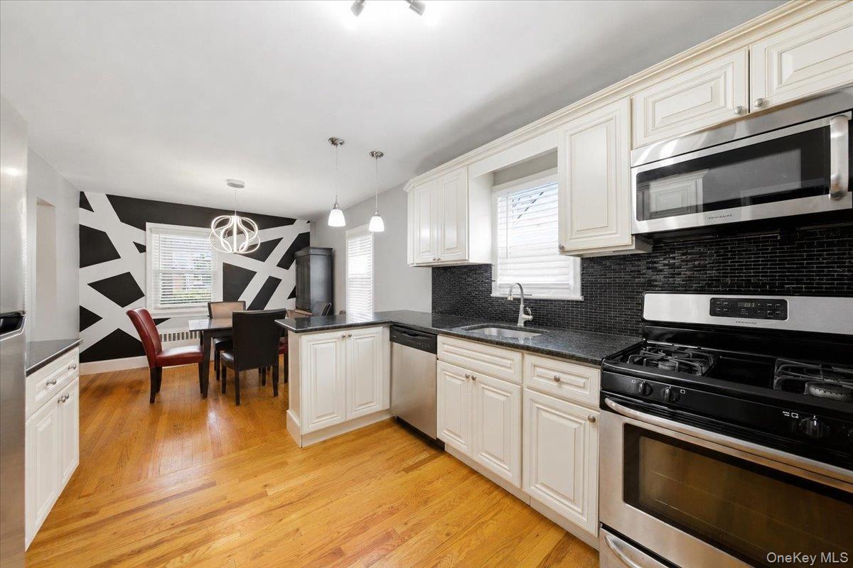 Single Family Union Street Nassau County, NY 11520, MLS-1041434-23