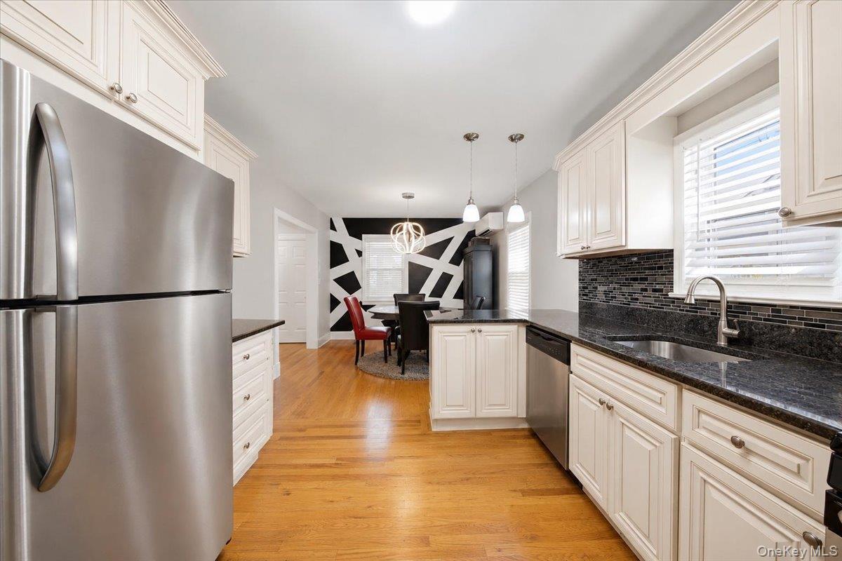 Single Family Union Street Nassau County, NY 11520, MLS-1041434-24