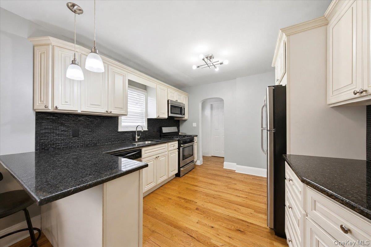 Single Family Union Street Nassau County, NY 11520, MLS-1041434-25