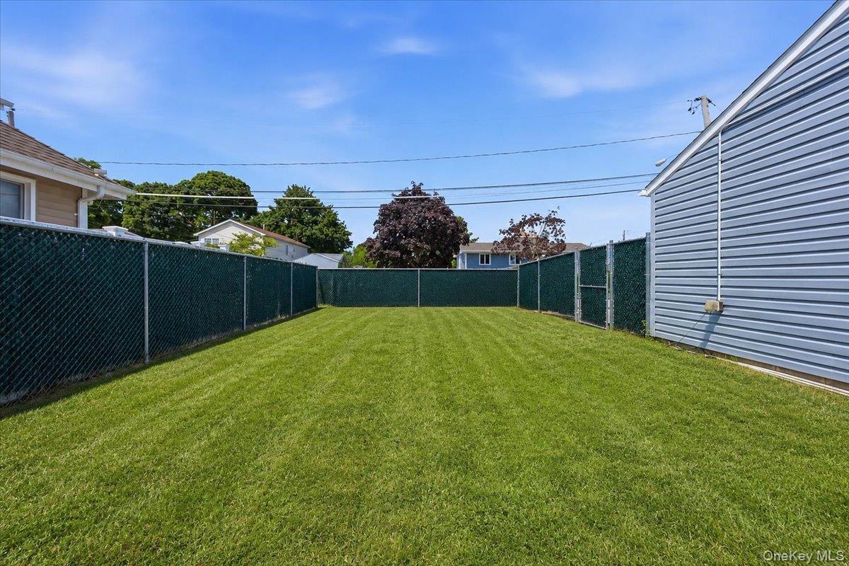 Single Family Union Street Nassau County, NY 11520, MLS-1041434-38