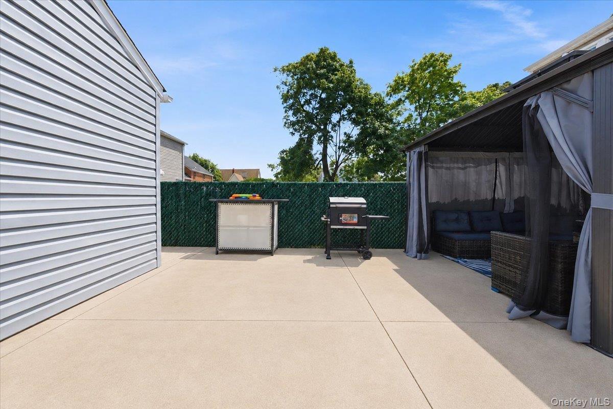 Single Family Union Street Nassau County, NY 11520, MLS-1041434-40