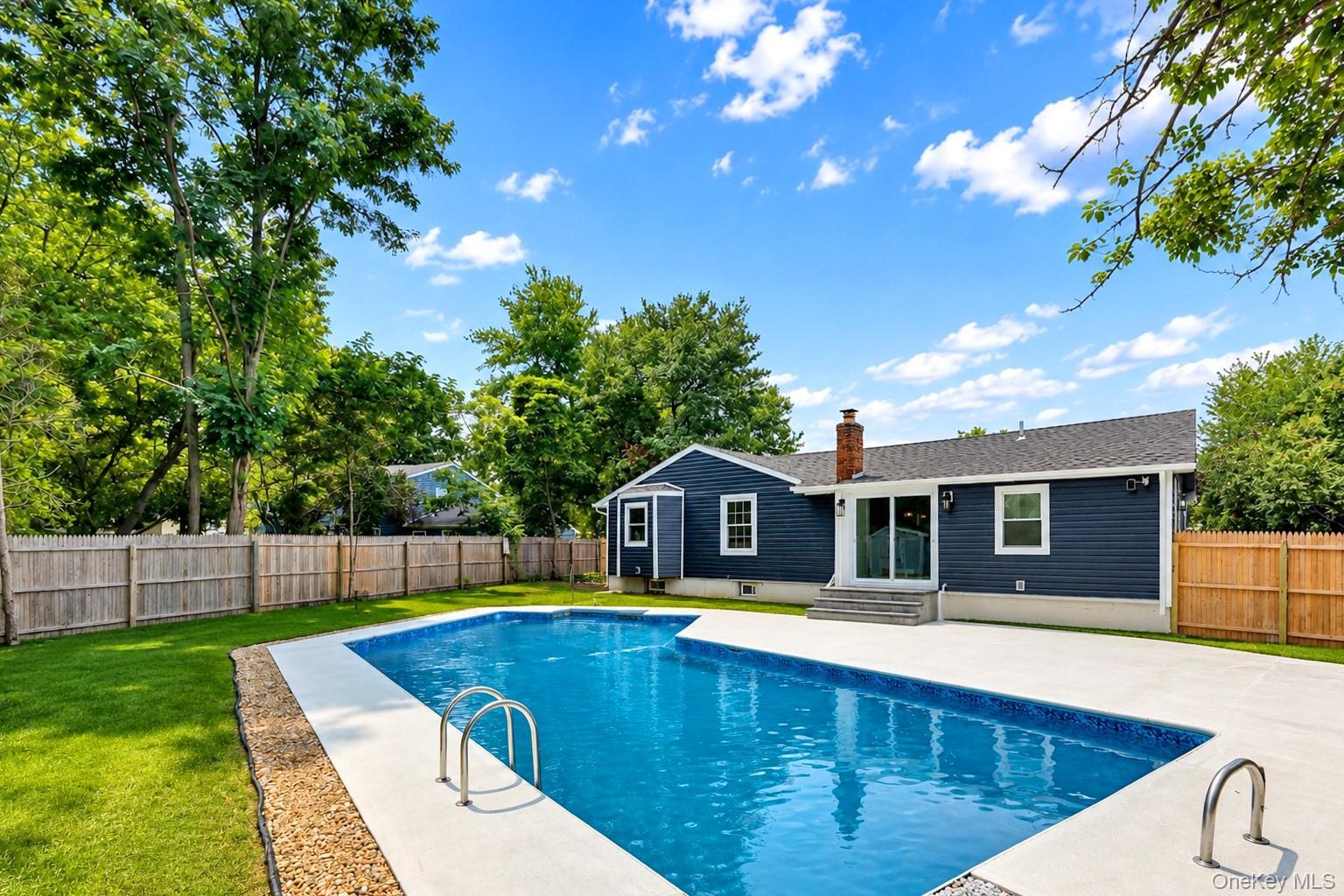 Single Family Martin Court Suffolk County, NY 11727, MLS-1041440-25