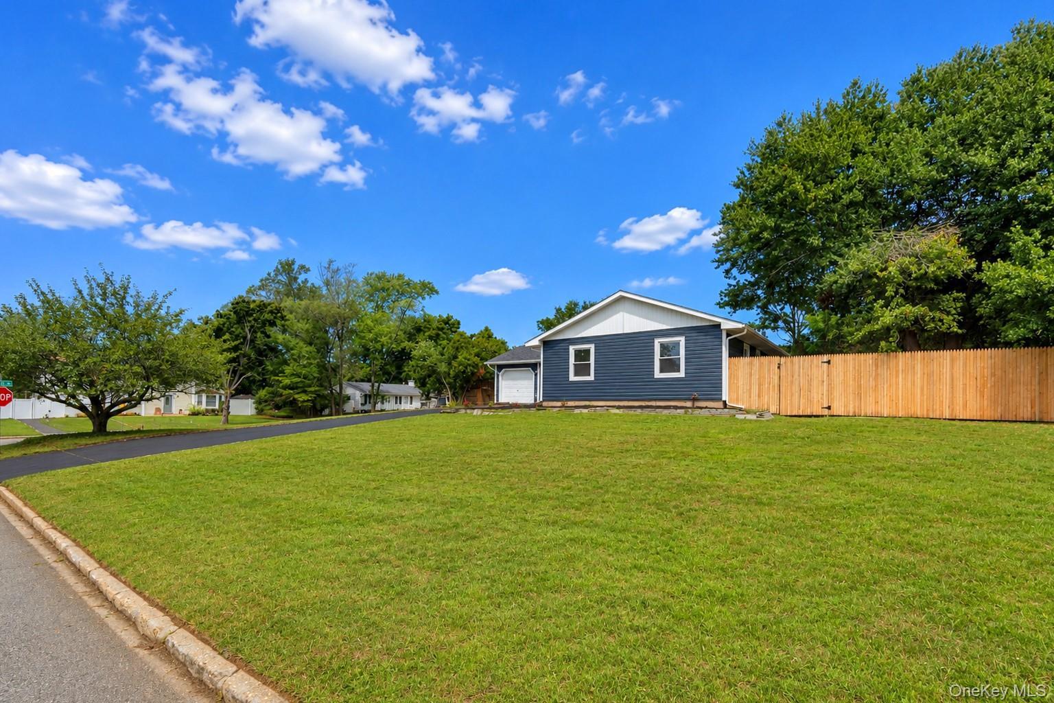 Single Family Martin Court Suffolk County, NY 11727, MLS-1041440-28