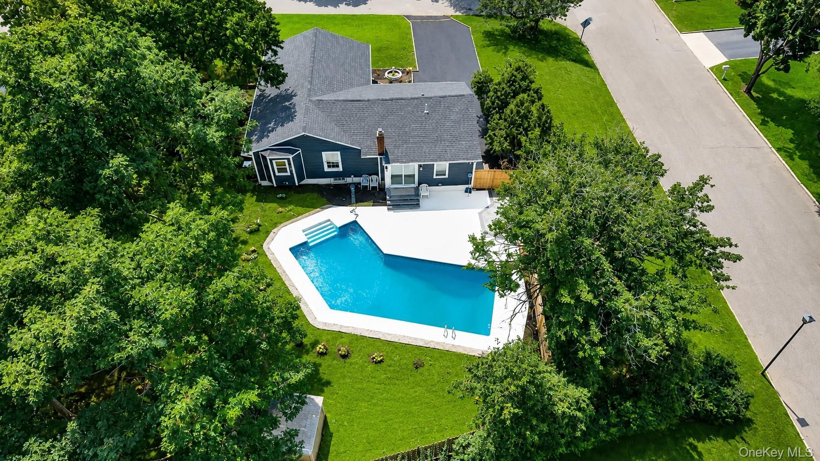 Single Family Martin Court Suffolk County, NY 11727, MLS-1041440-5
