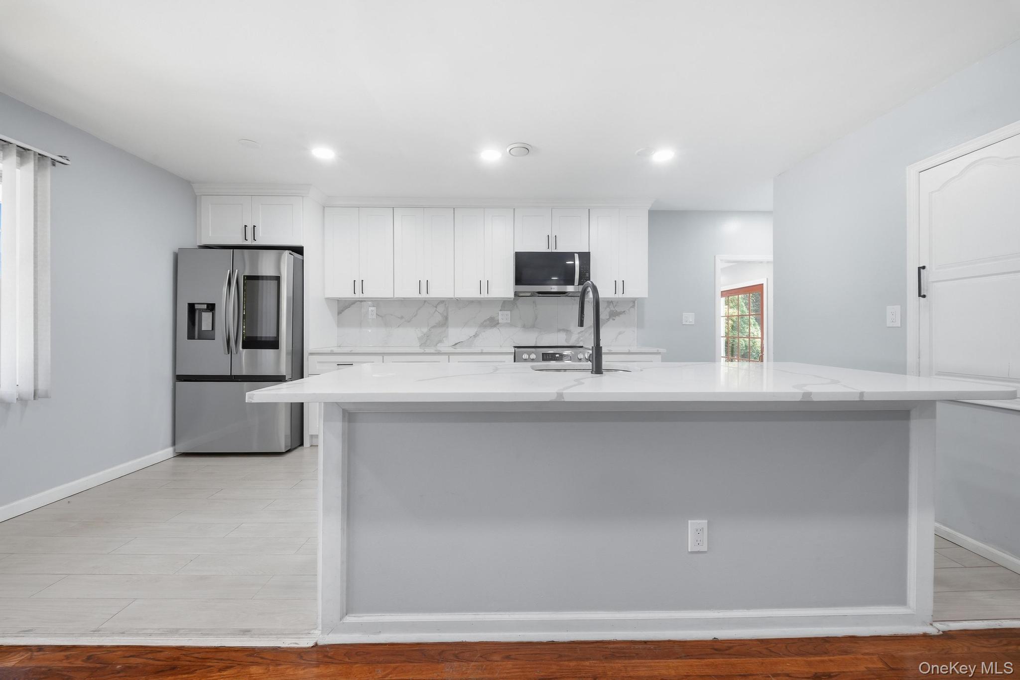 Single Family Dee  Suffolk County, NY 11746, MLS-1041457-17