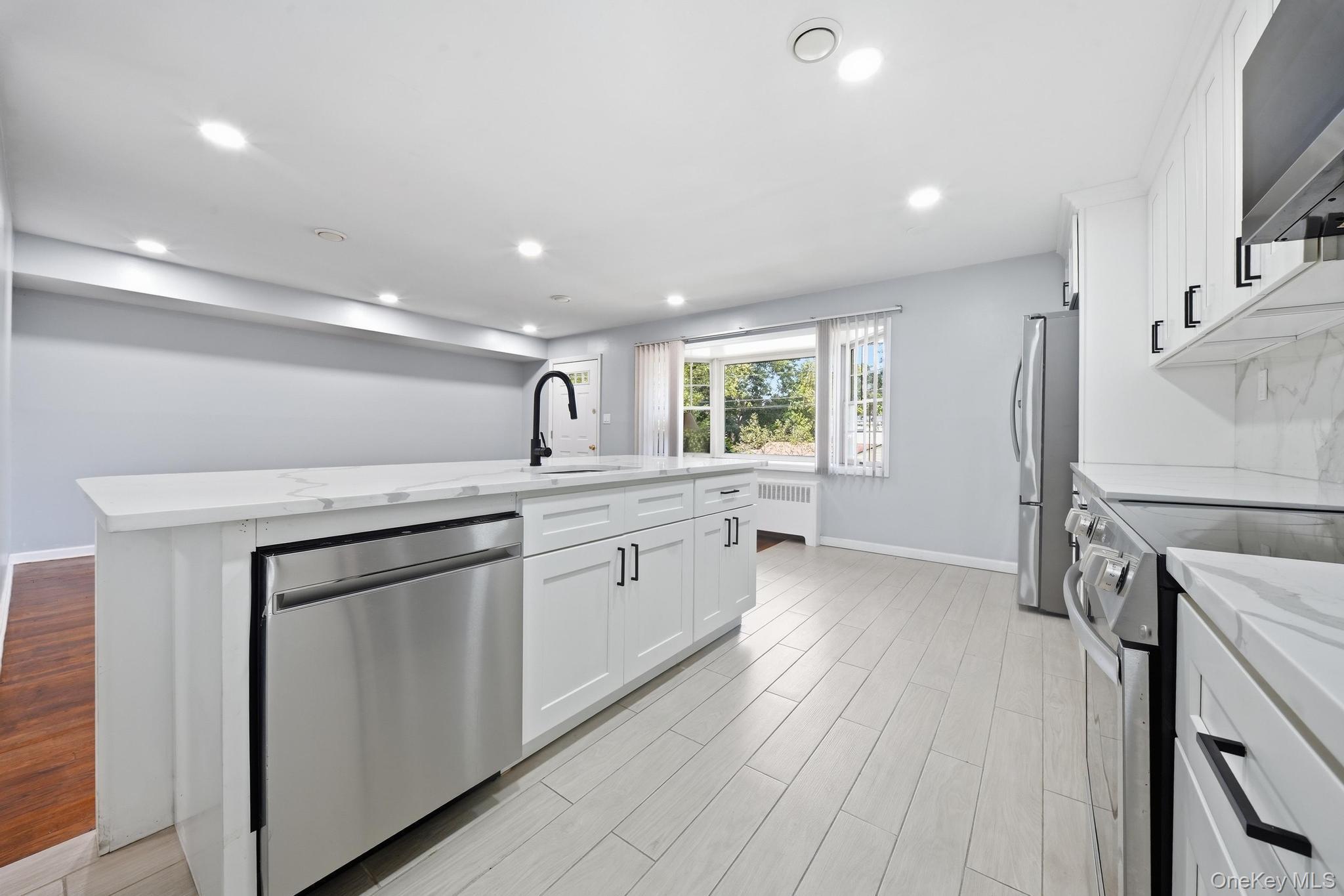 Single Family Dee  Suffolk County, NY 11746, MLS-1041457-18