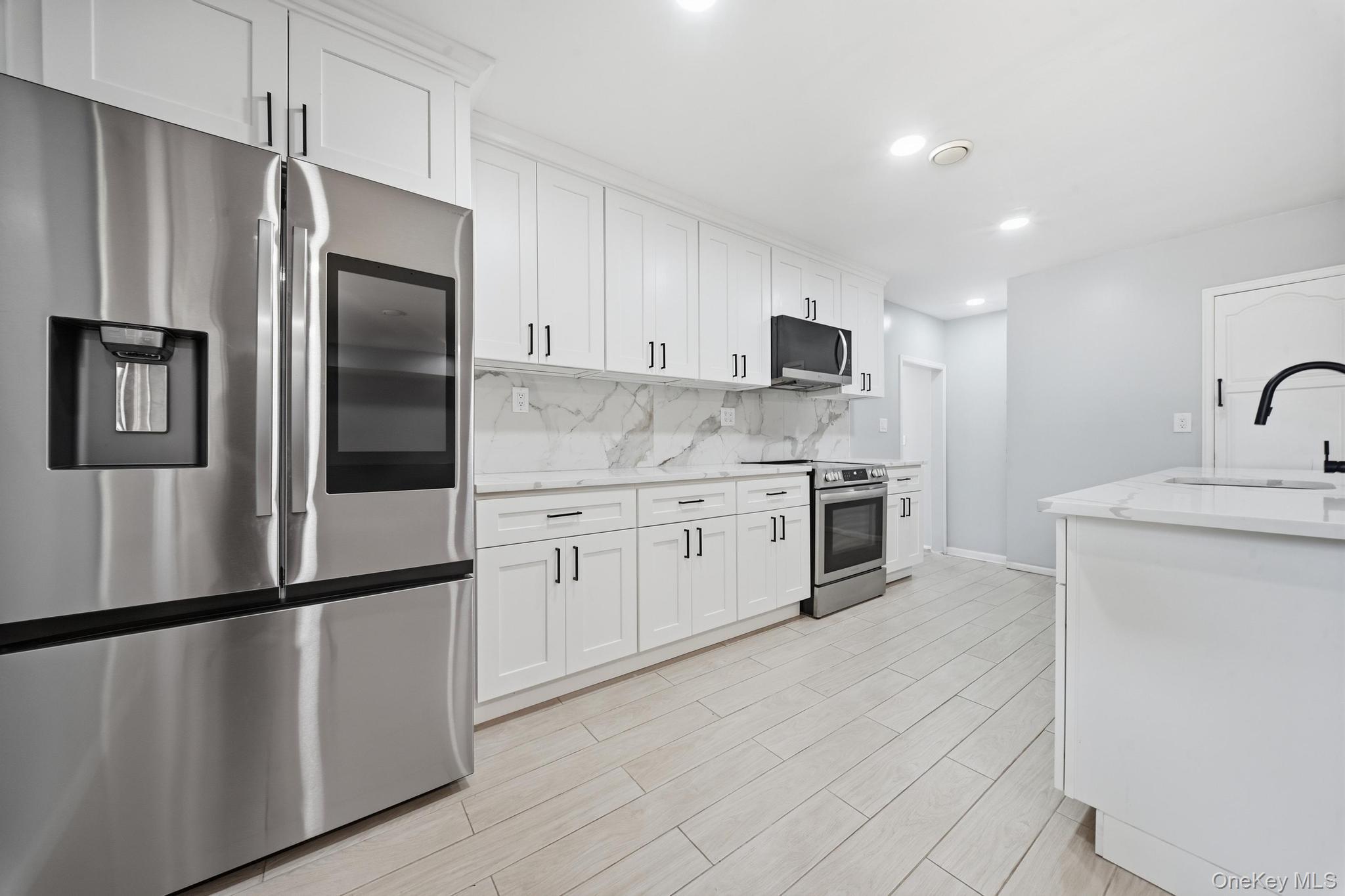 Single Family Dee  Suffolk County, NY 11746, MLS-1041457-19