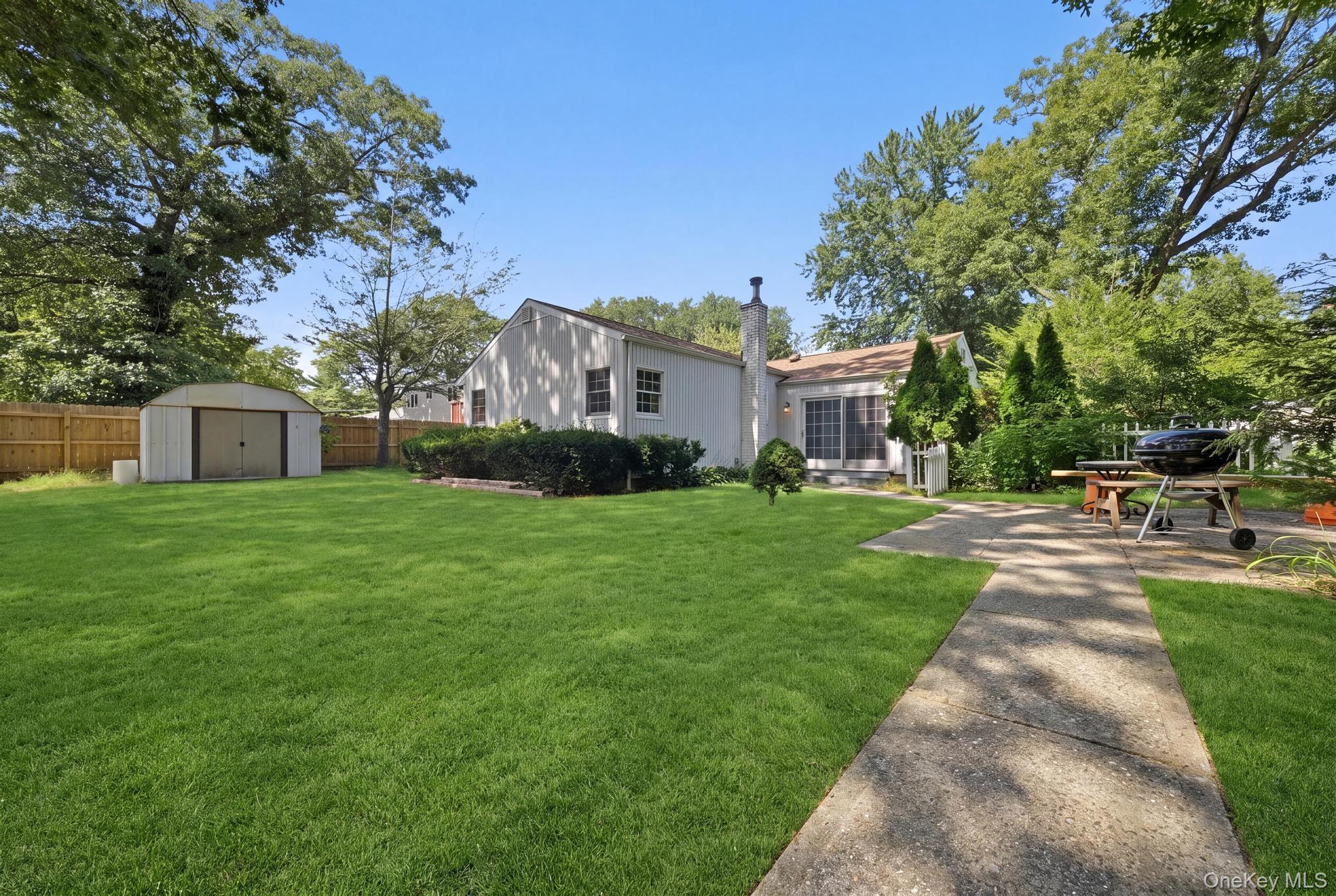Single Family Dee  Suffolk County, NY 11746, MLS-1041457-2