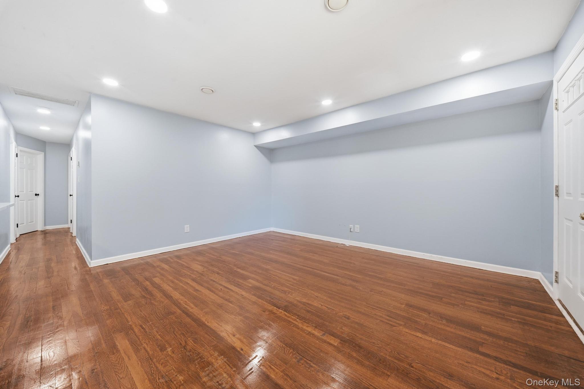 Single Family Dee  Suffolk County, NY 11746, MLS-1041457-39