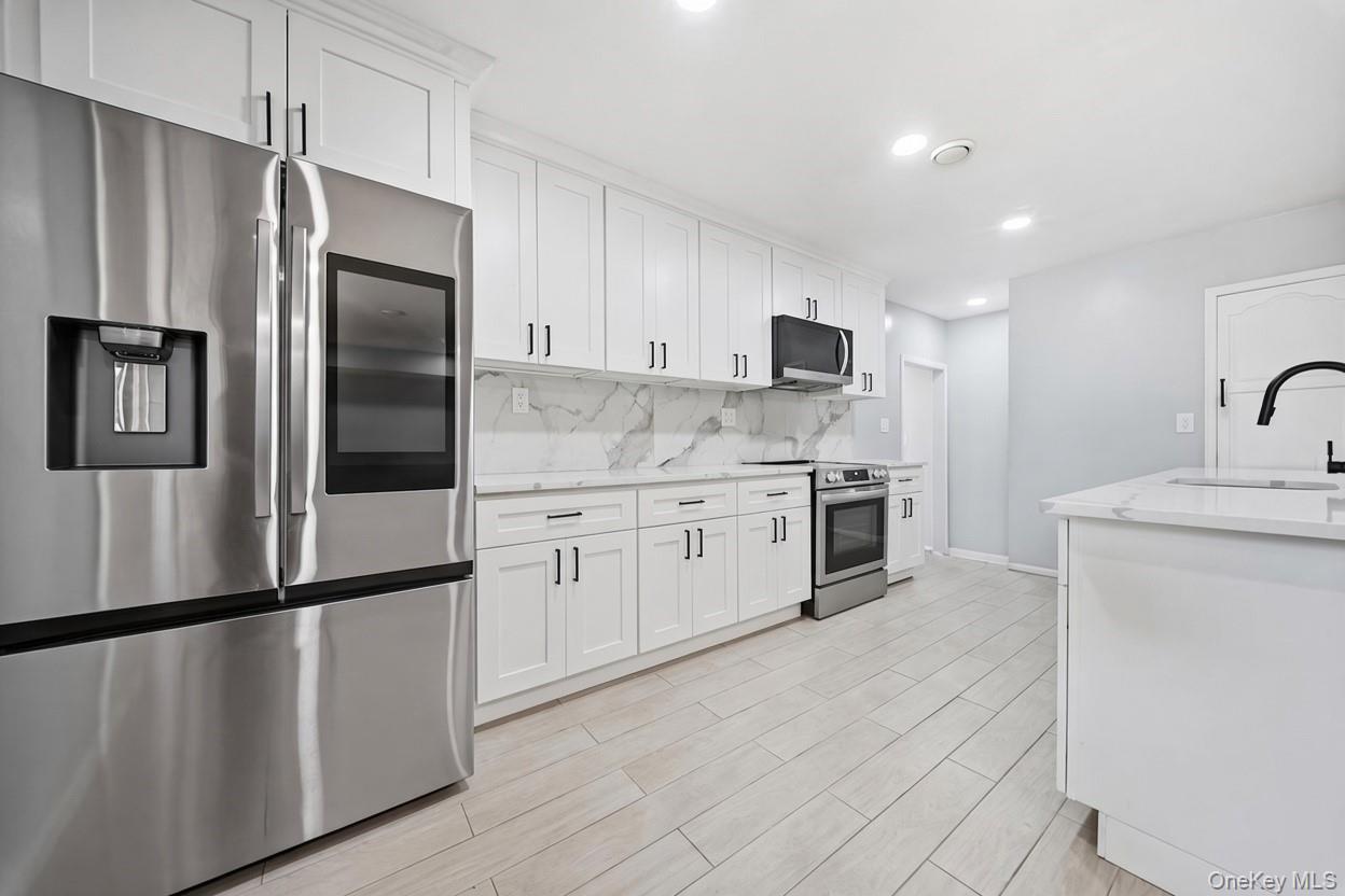 Single Family Dee  Suffolk County, NY 11746, MLS-1041457-42