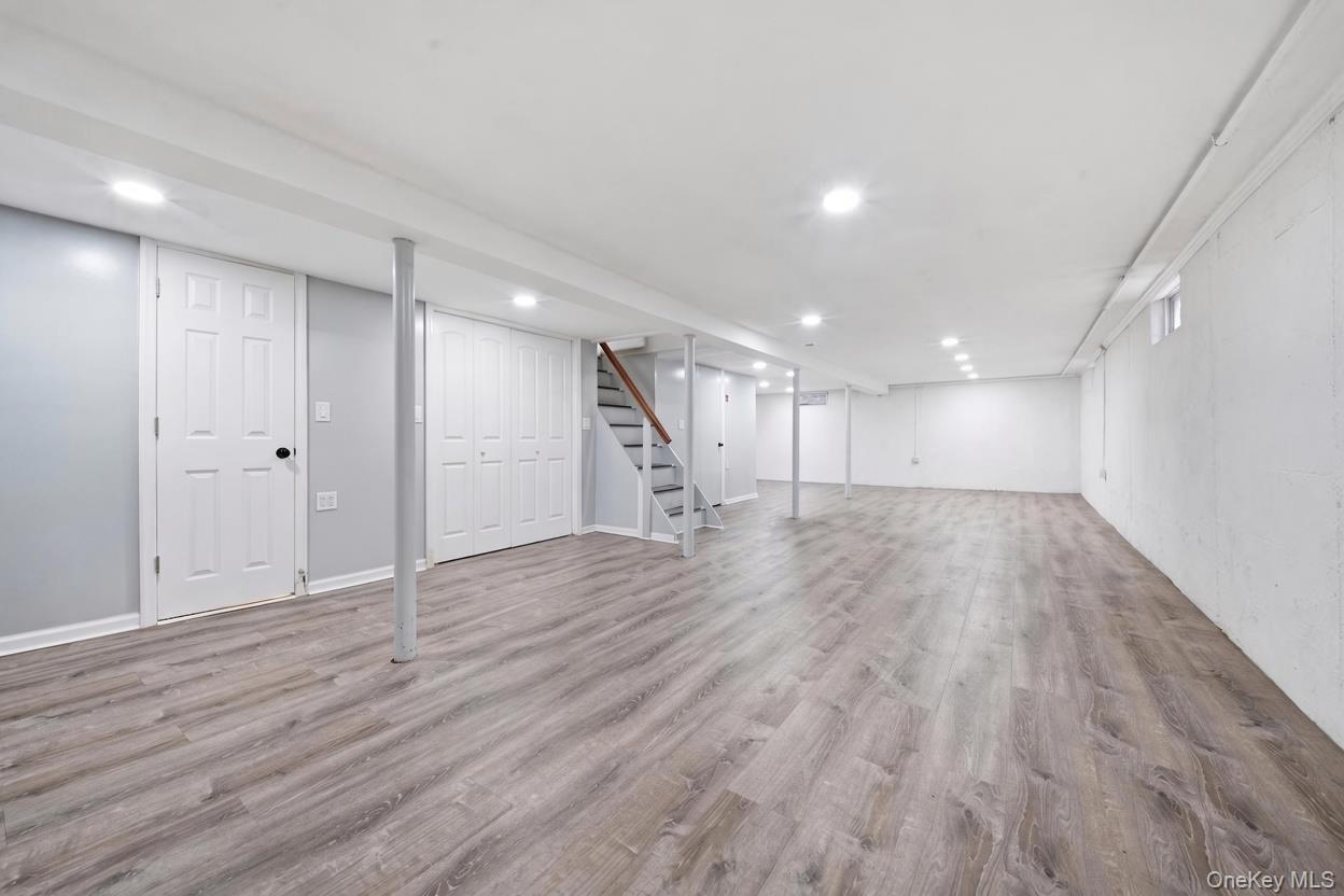 Single Family Dee  Suffolk County, NY 11746, MLS-1041457-43