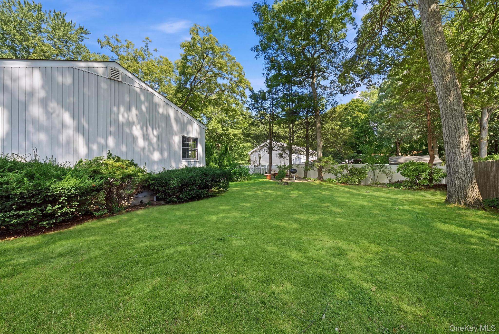 Single Family Dee  Suffolk County, NY 11746, MLS-1041457-5