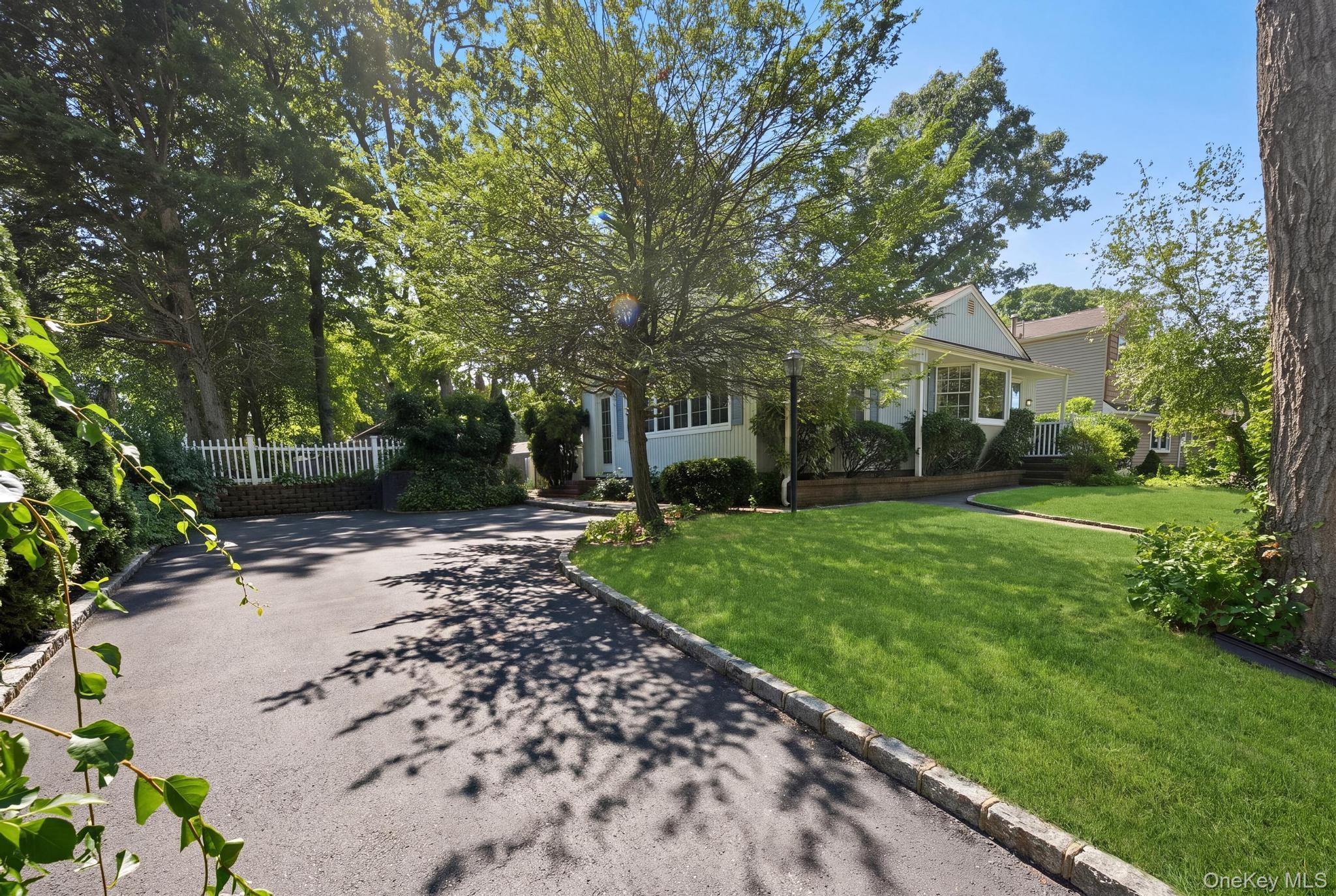 Single Family Dee  Suffolk County, NY 11746, MLS-1041457-6