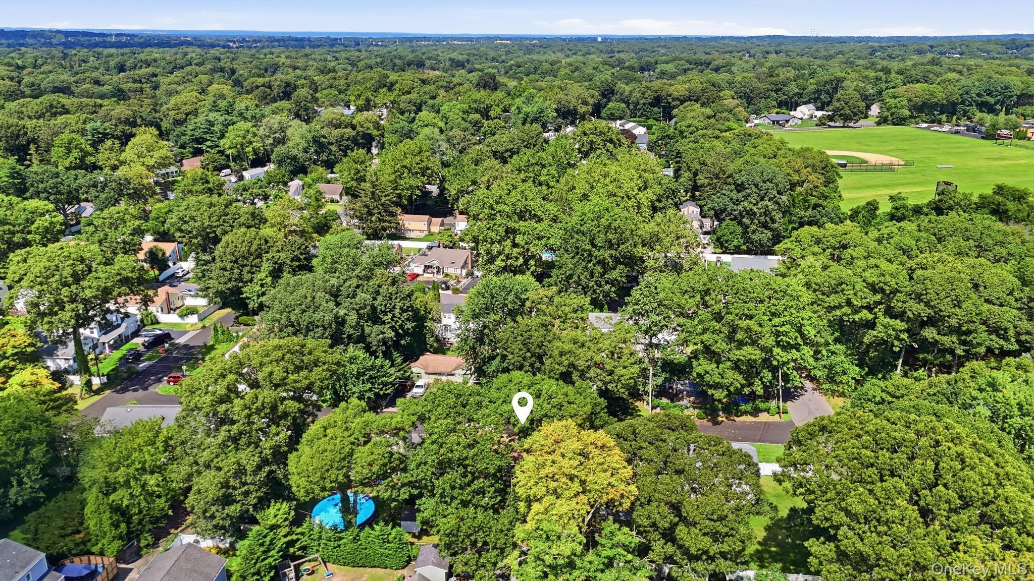 Single Family Dee  Suffolk County, NY 11746, MLS-1041457-9
