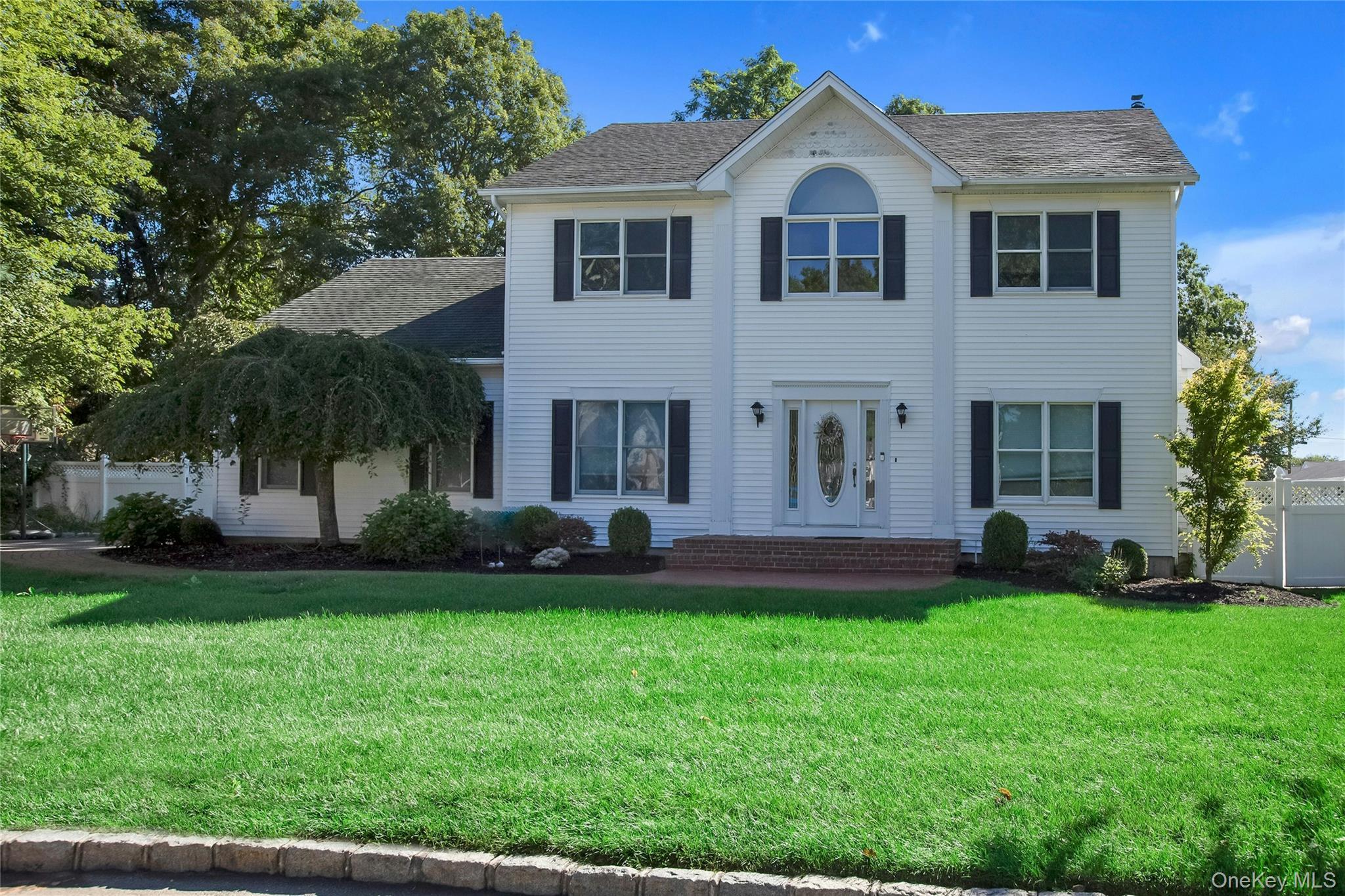 Single Family Raphael Boulevard Suffolk County, NY 11767, MLS-1041490-2